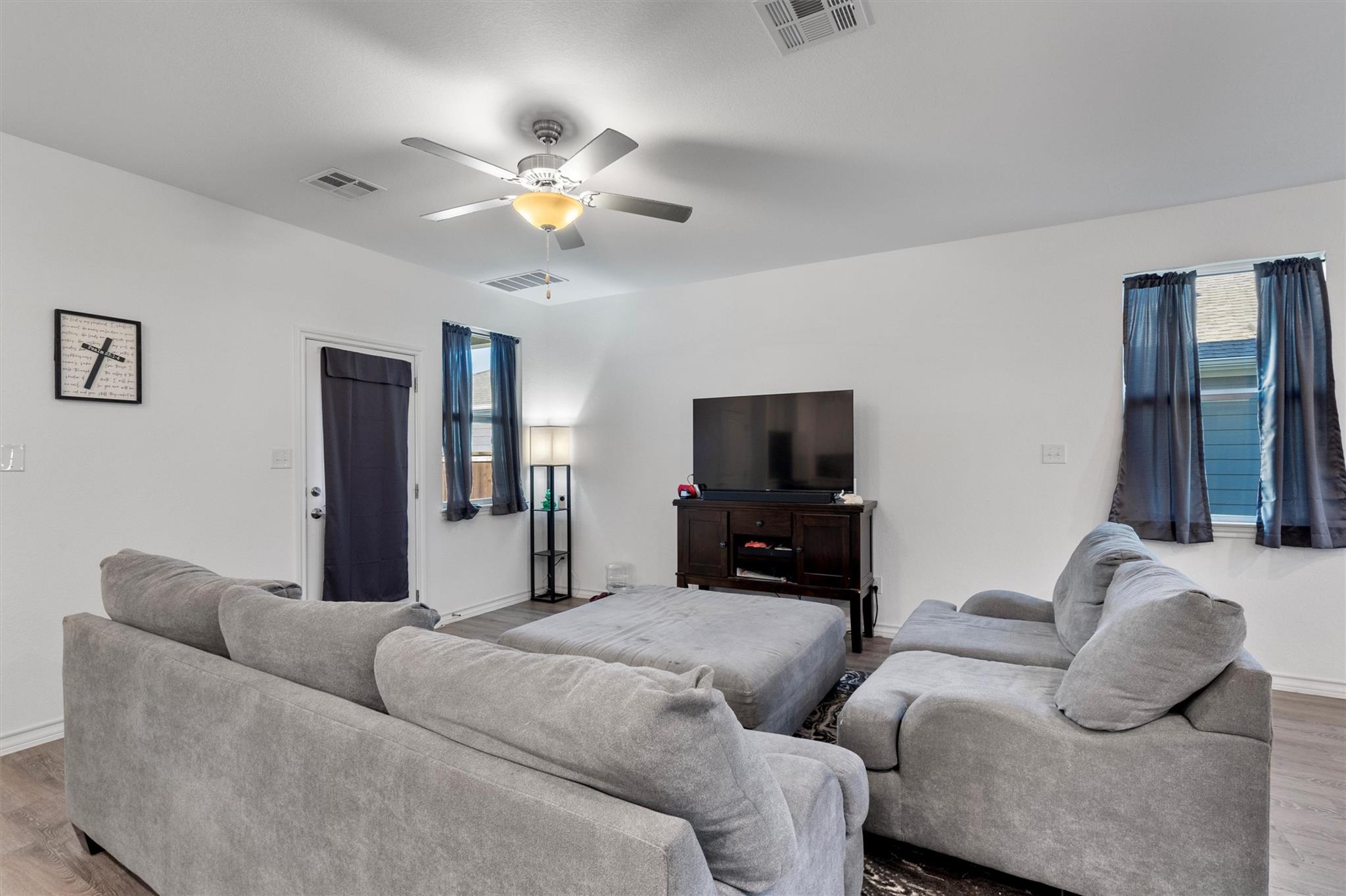 102 Gracie Way, Hutto, TX 78634