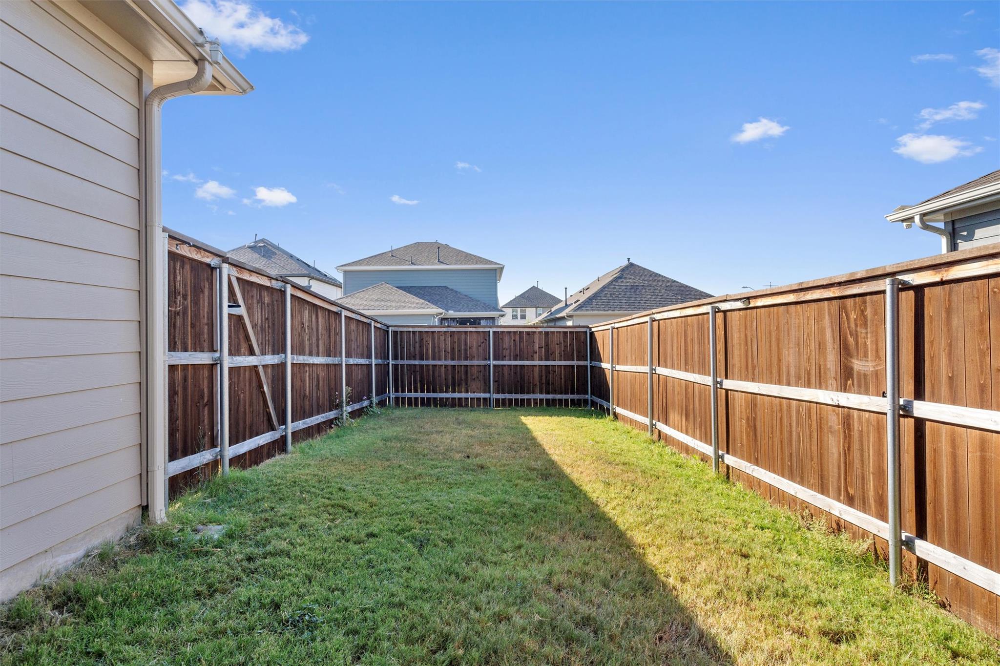 102 Gracie Way, Hutto, TX 78634