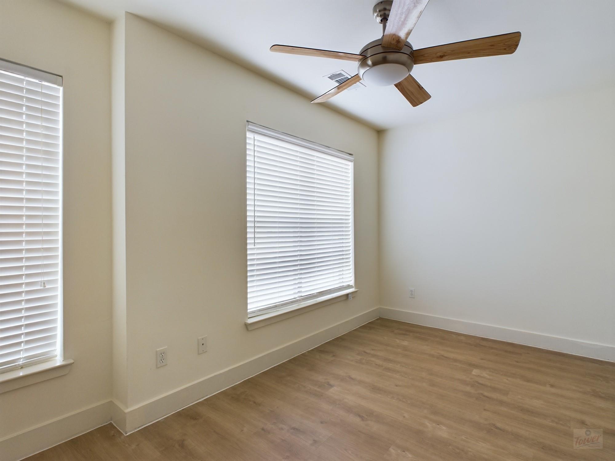 711 W 32nd St # 143, Austin, TX 78705