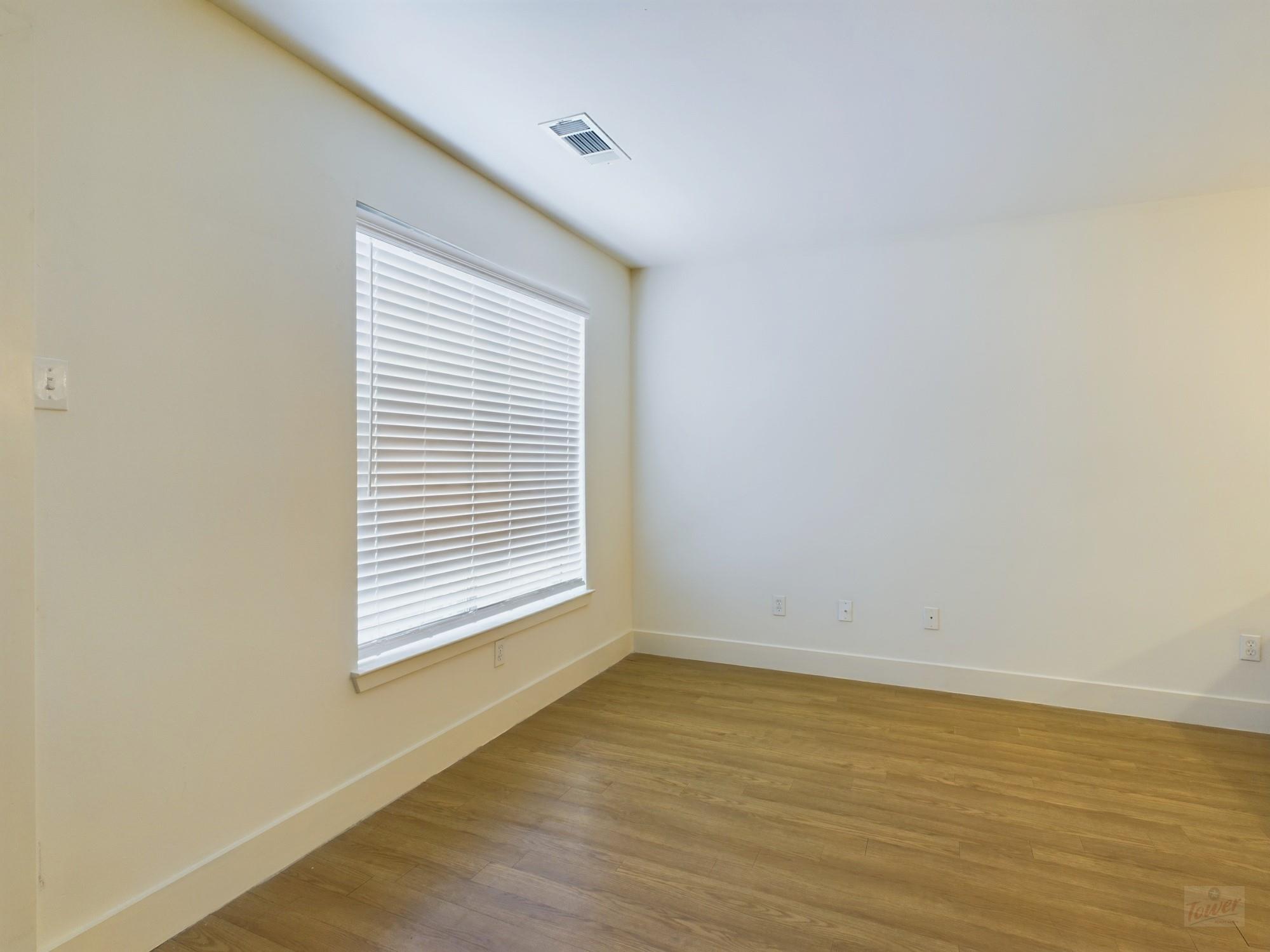 711 W 32nd St # 143, Austin, TX 78705