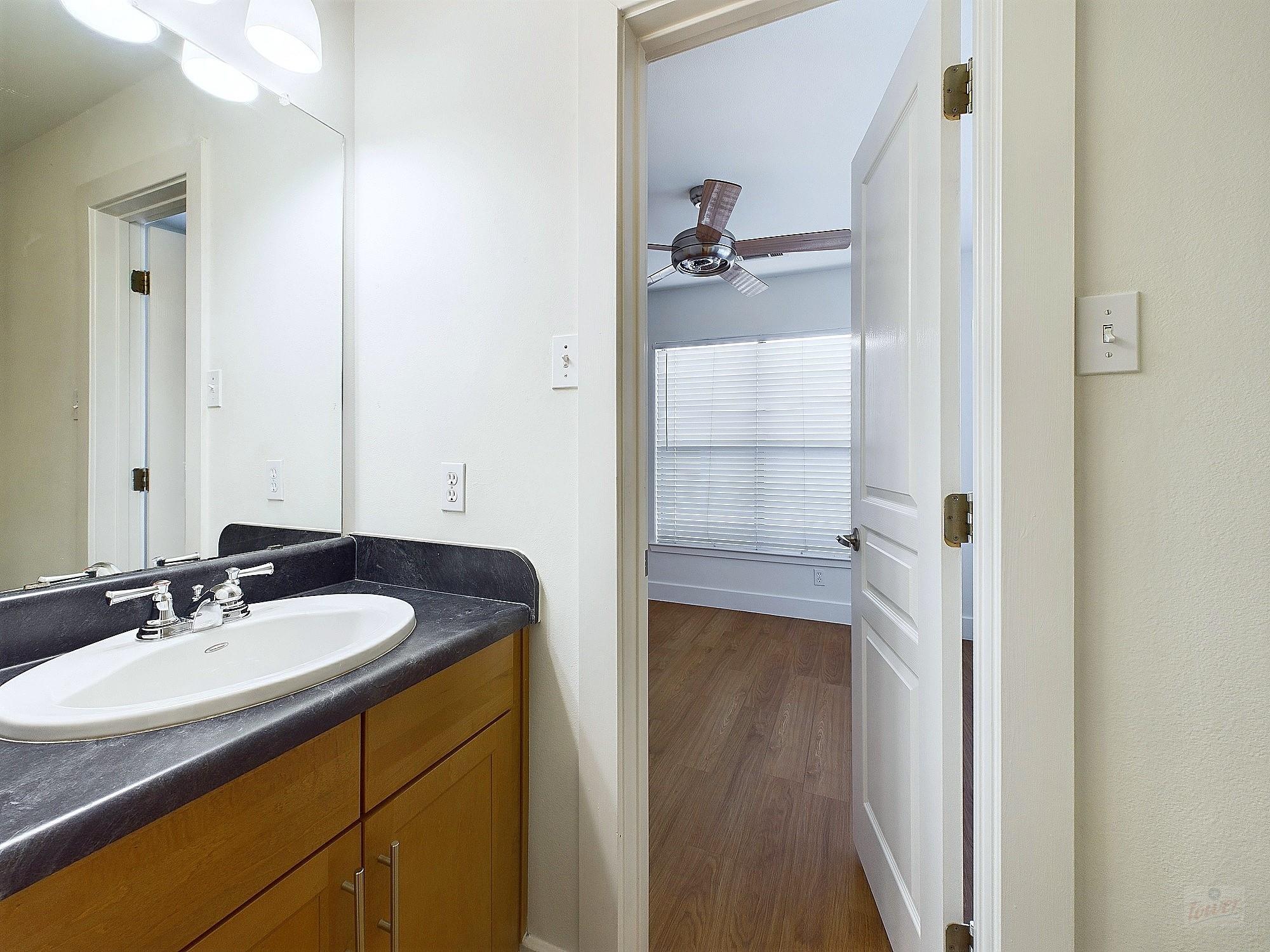 711 W 32 St # 154, Austin, TX 78705