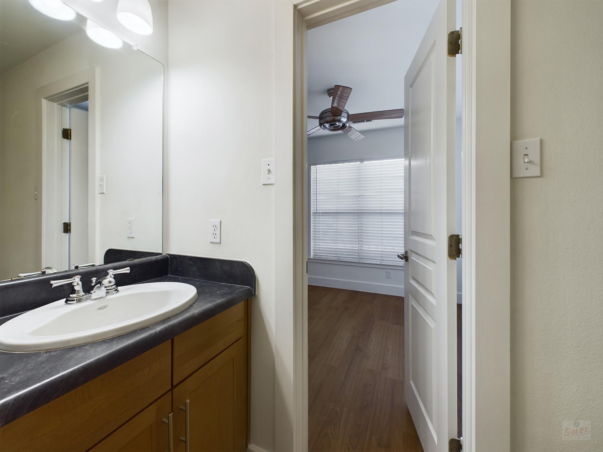 711 W 32 St # 154, Austin, TX 78705