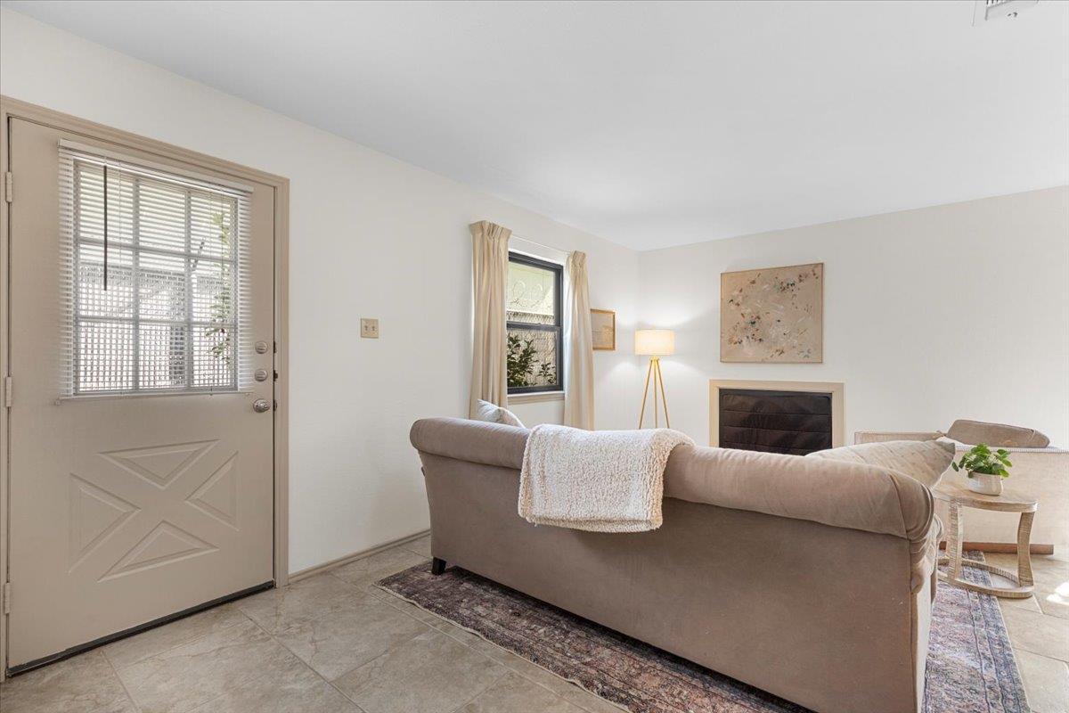 900 Taulbee Ln # 105, Austin, TX 78757