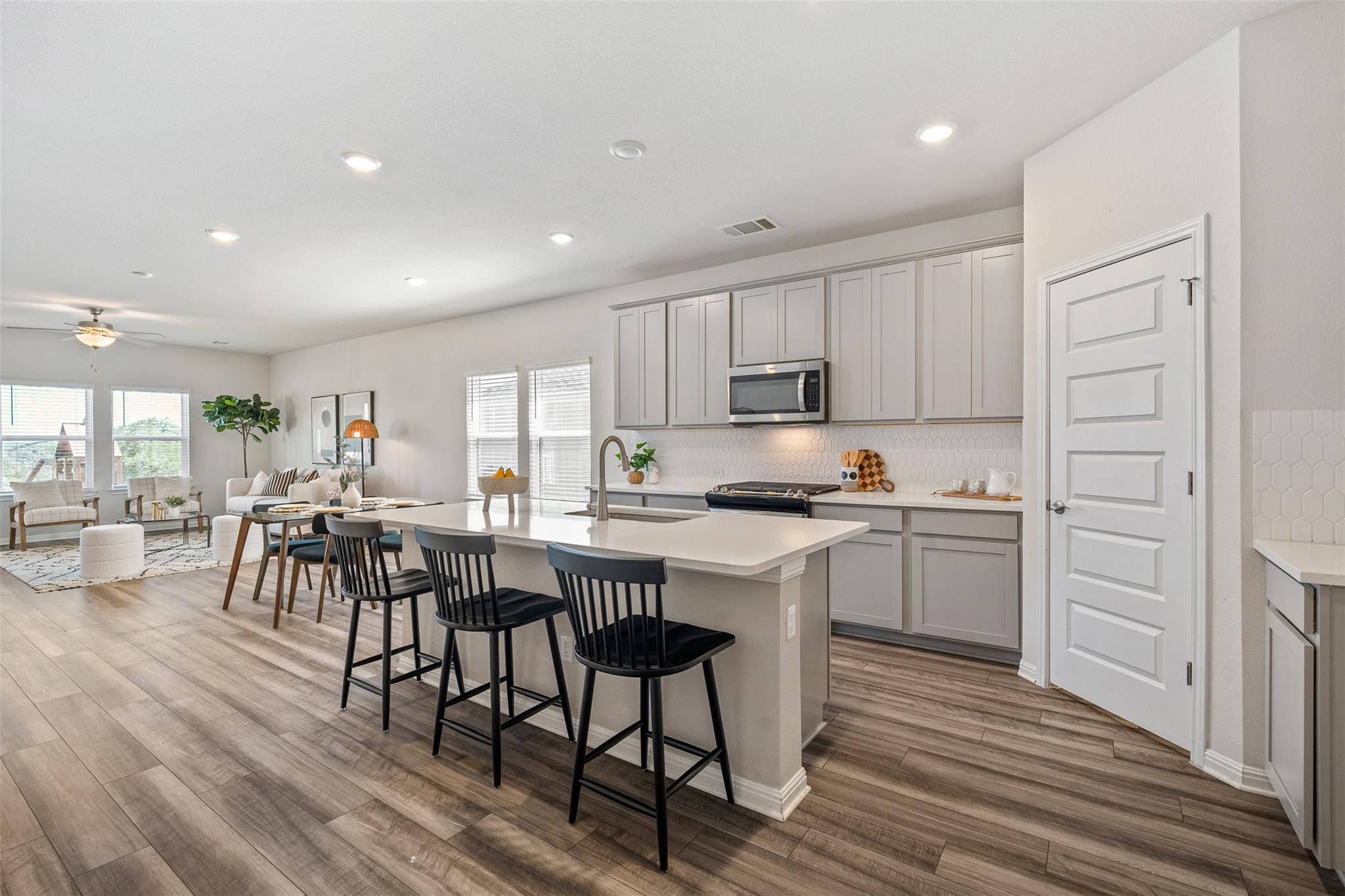 207 El Capitan Loop, Dripping Springs, TX 78620