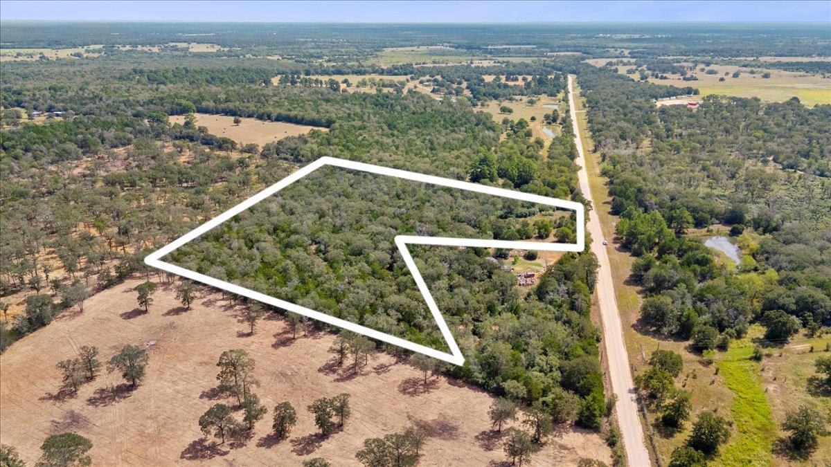 142 Meduna Rd, Smithville, TX 78957