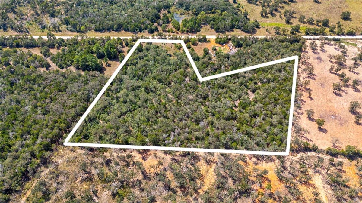 142 Meduna Rd, Smithville, TX 78957