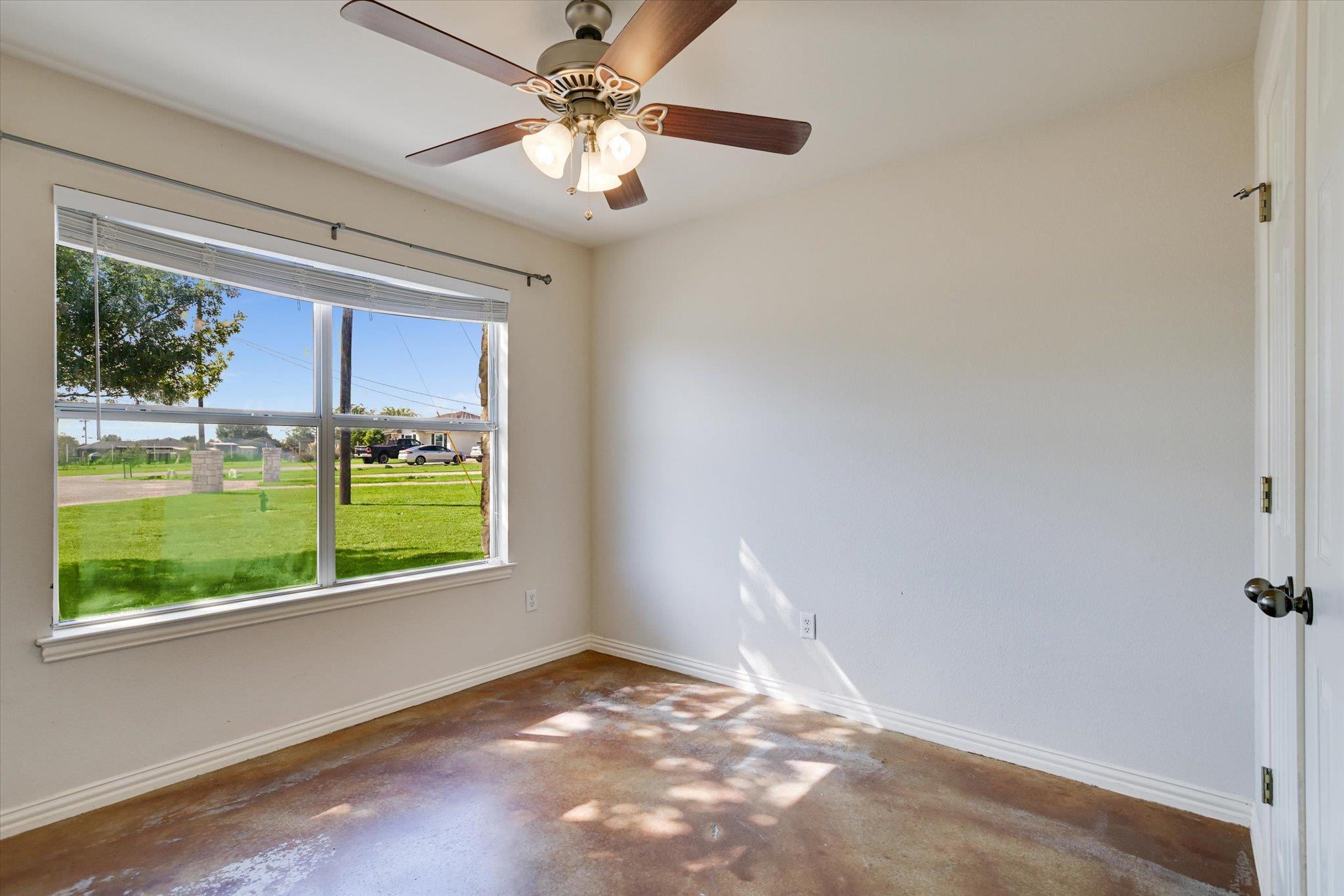 172 Round Up Dr, Liberty Hill, TX 78642