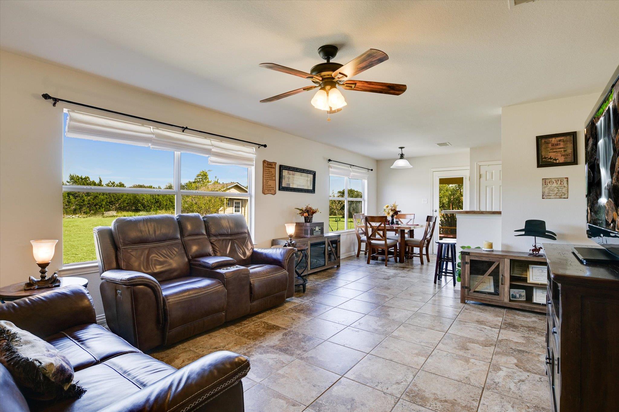 172 Round Up Dr, Liberty Hill, TX 78642