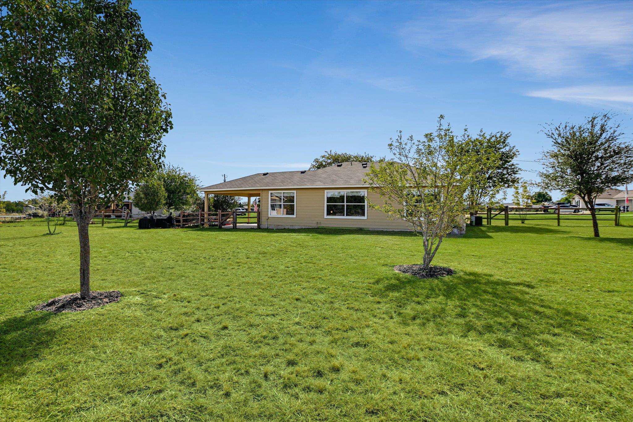 172 Round Up Dr, Liberty Hill, TX 78642