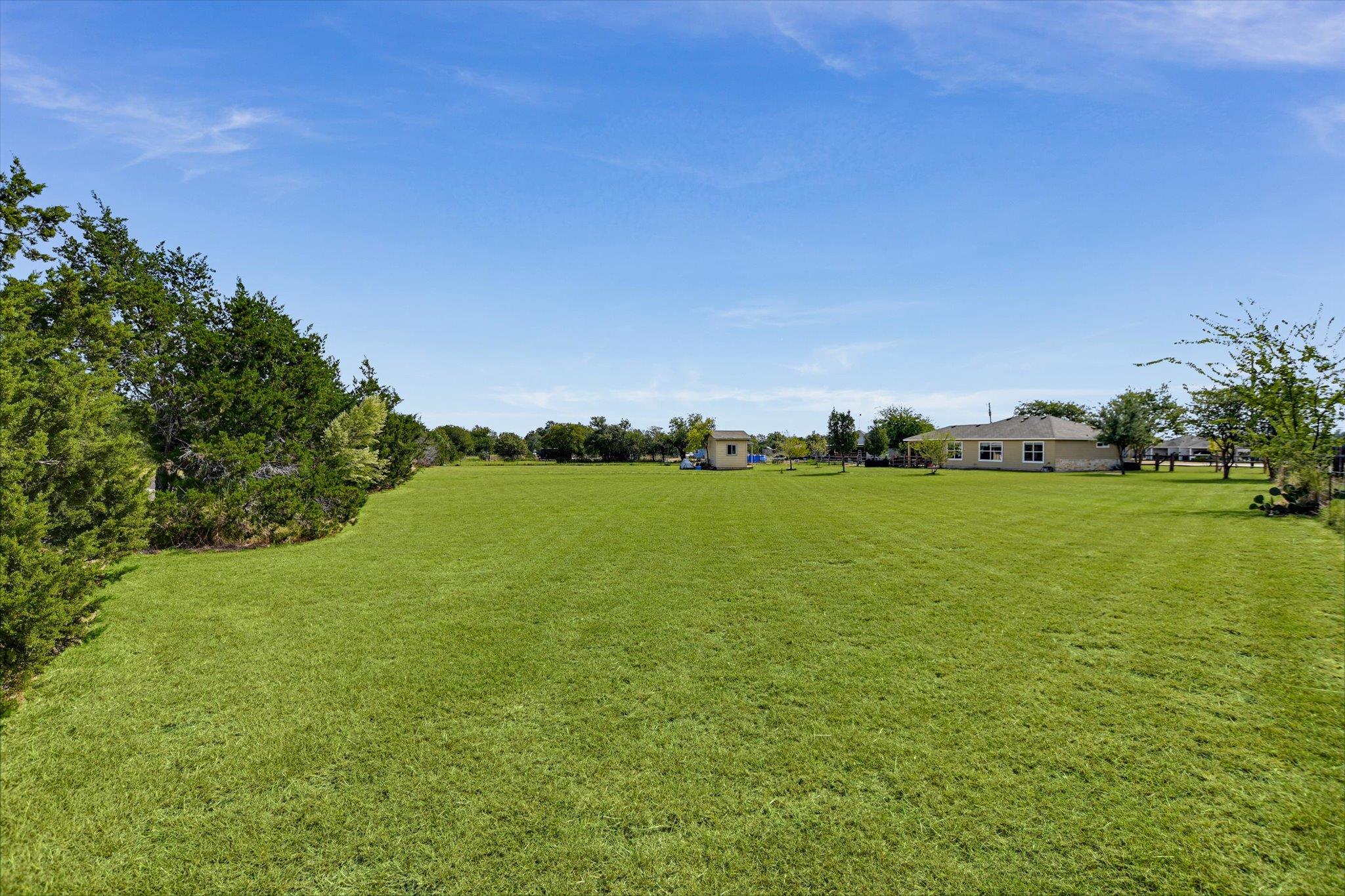 172 Round Up Dr, Liberty Hill, TX 78642