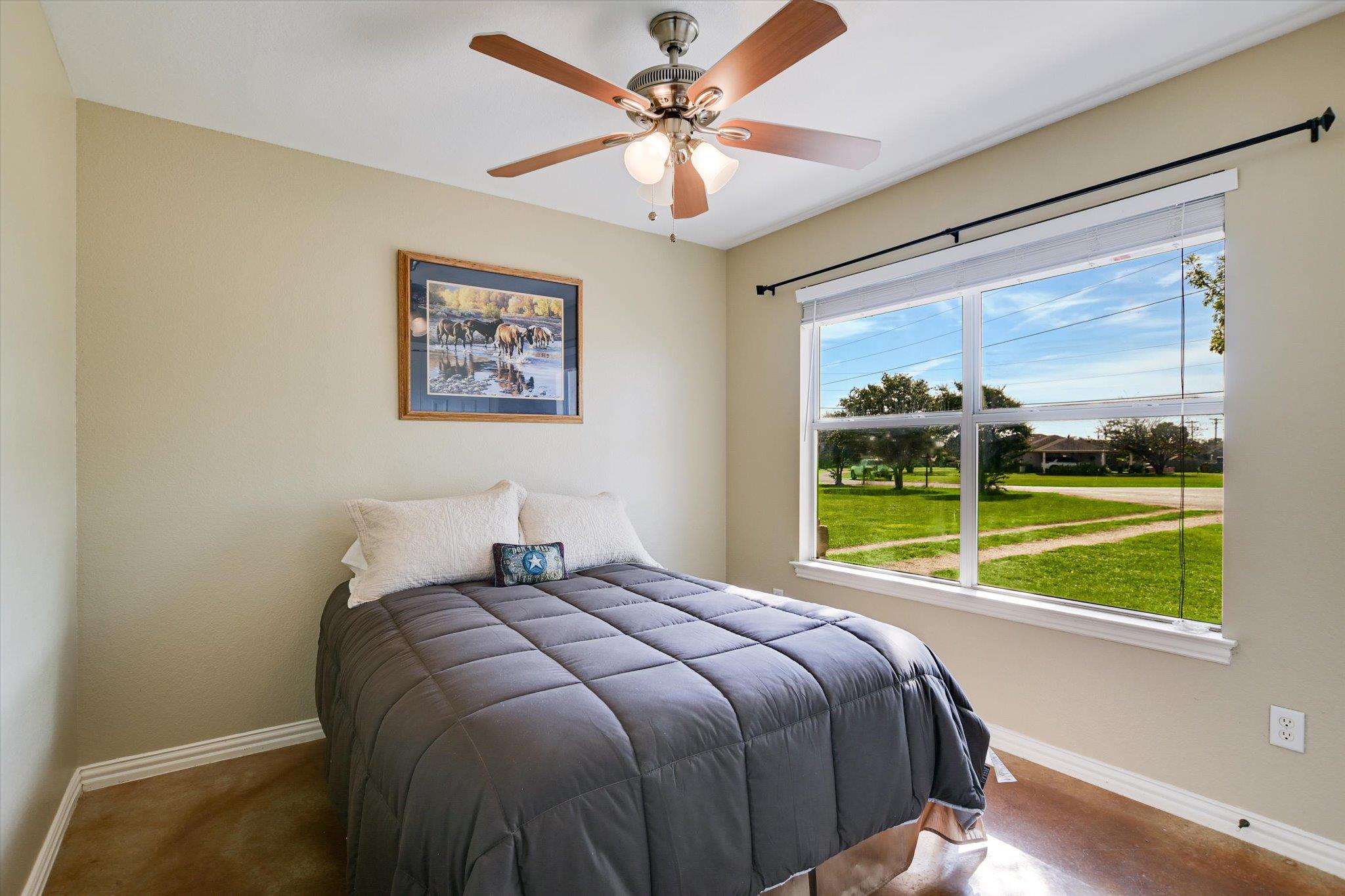 172 Round Up Dr, Liberty Hill, TX 78642