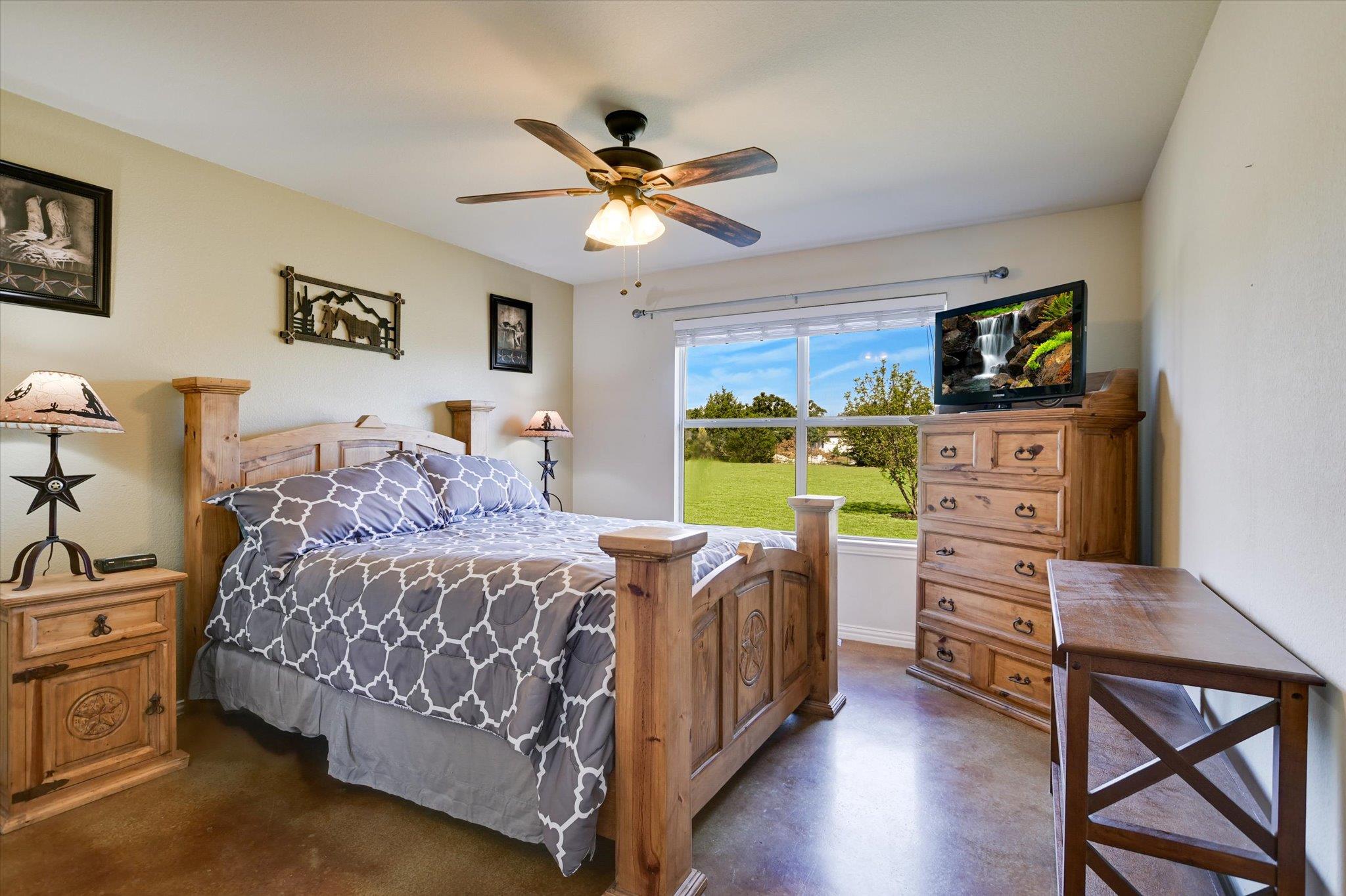 172 Round Up Dr, Liberty Hill, TX 78642