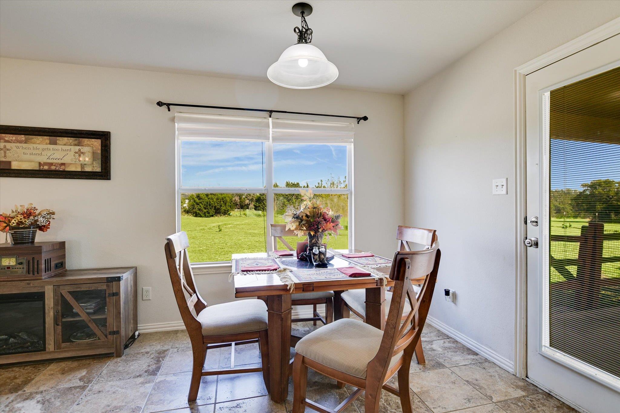 172 Round Up Dr, Liberty Hill, TX 78642