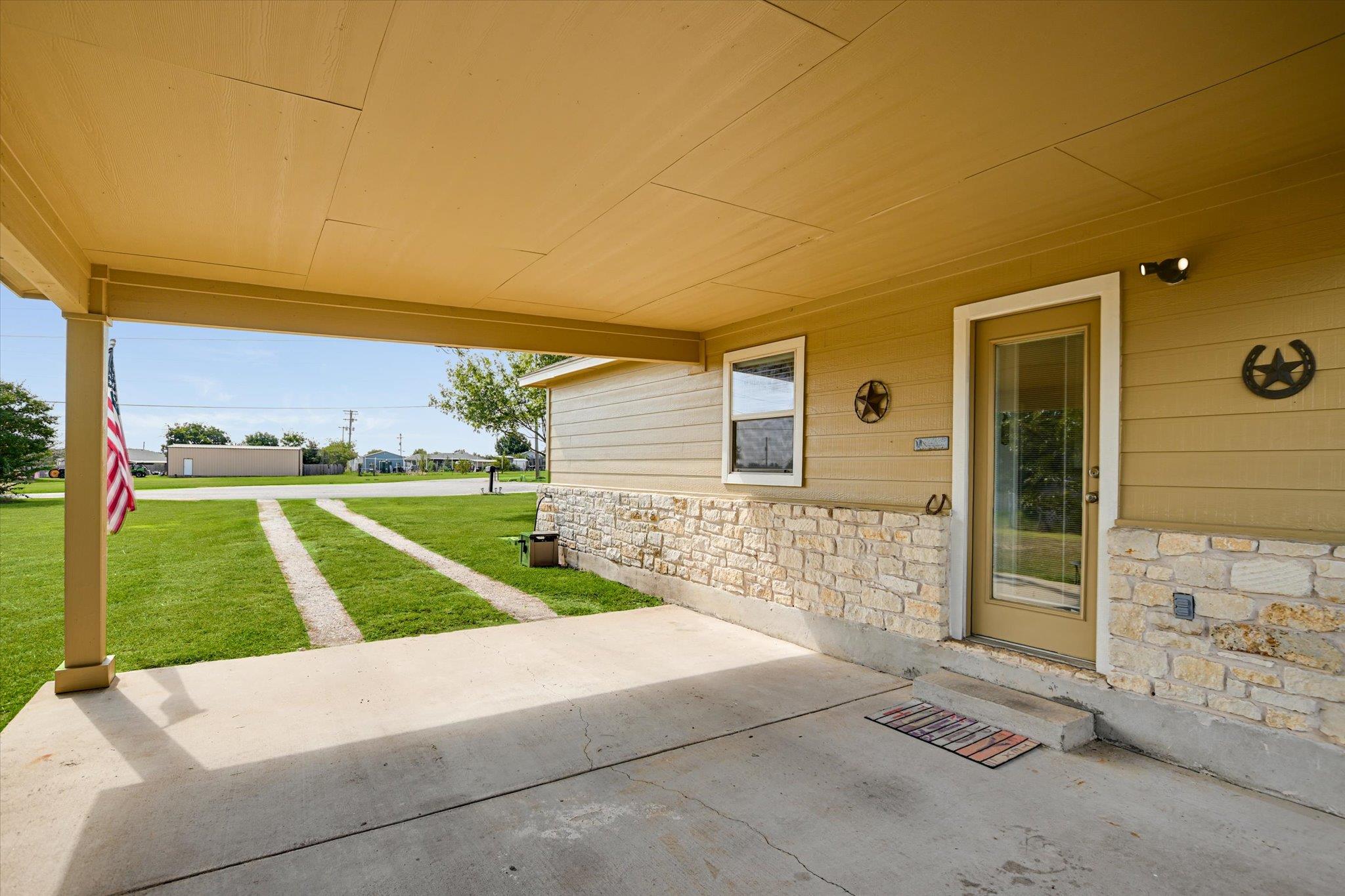 172 Round Up Dr, Liberty Hill, TX 78642