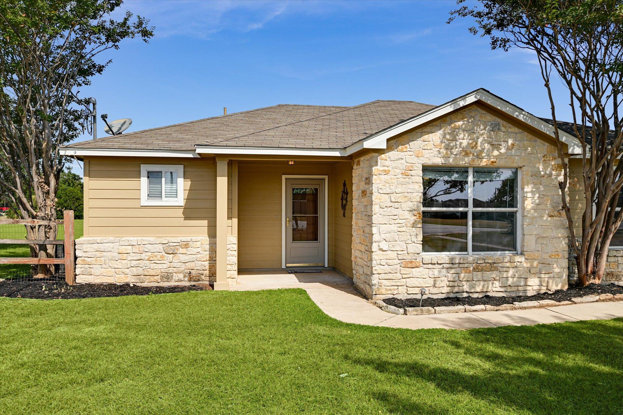 172 Round Up Dr, Liberty Hill, TX 78642