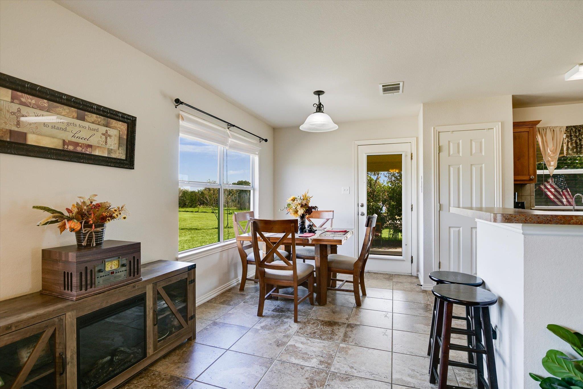 172 Round Up Dr, Liberty Hill, TX 78642