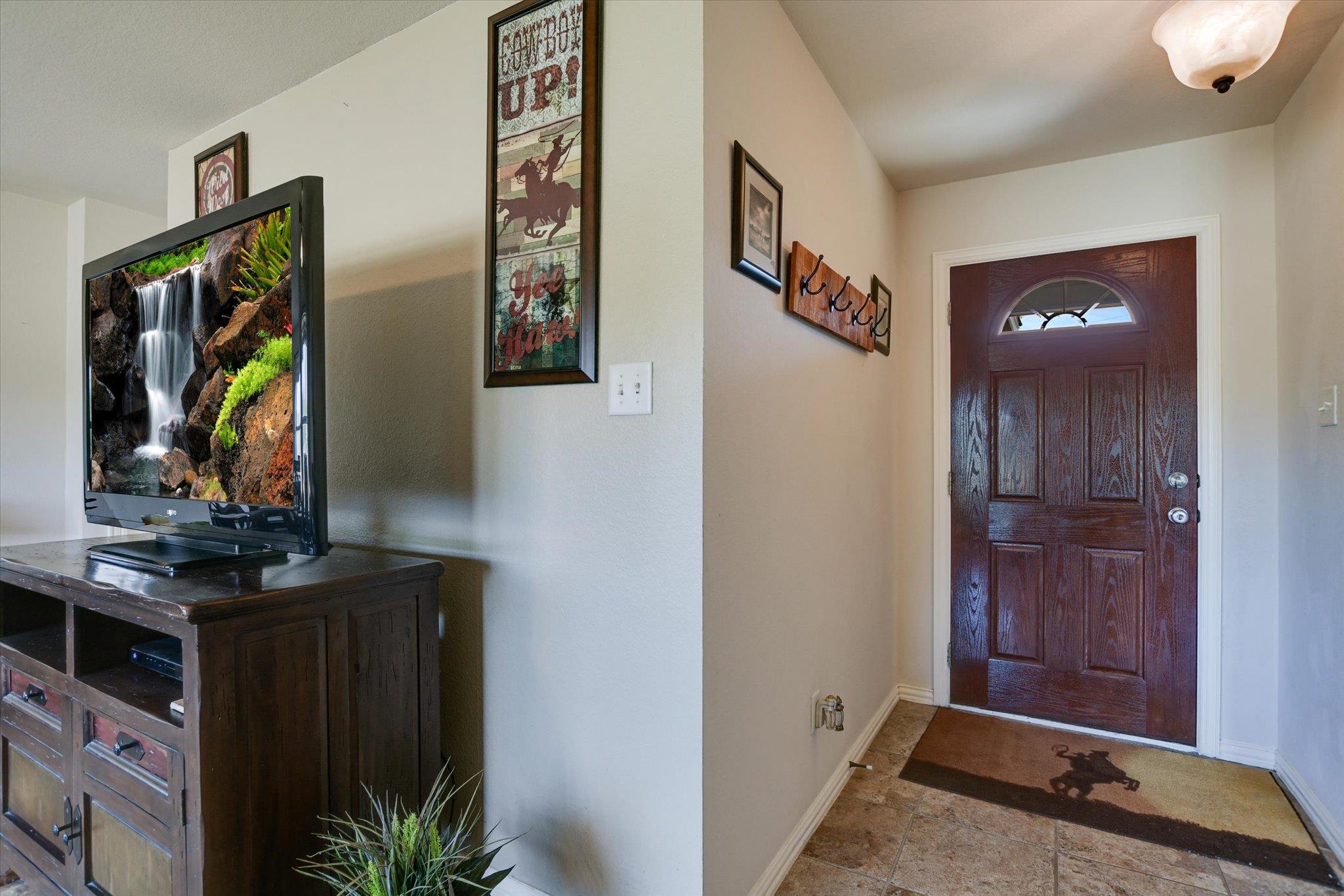 172 Round Up Dr, Liberty Hill, TX 78642