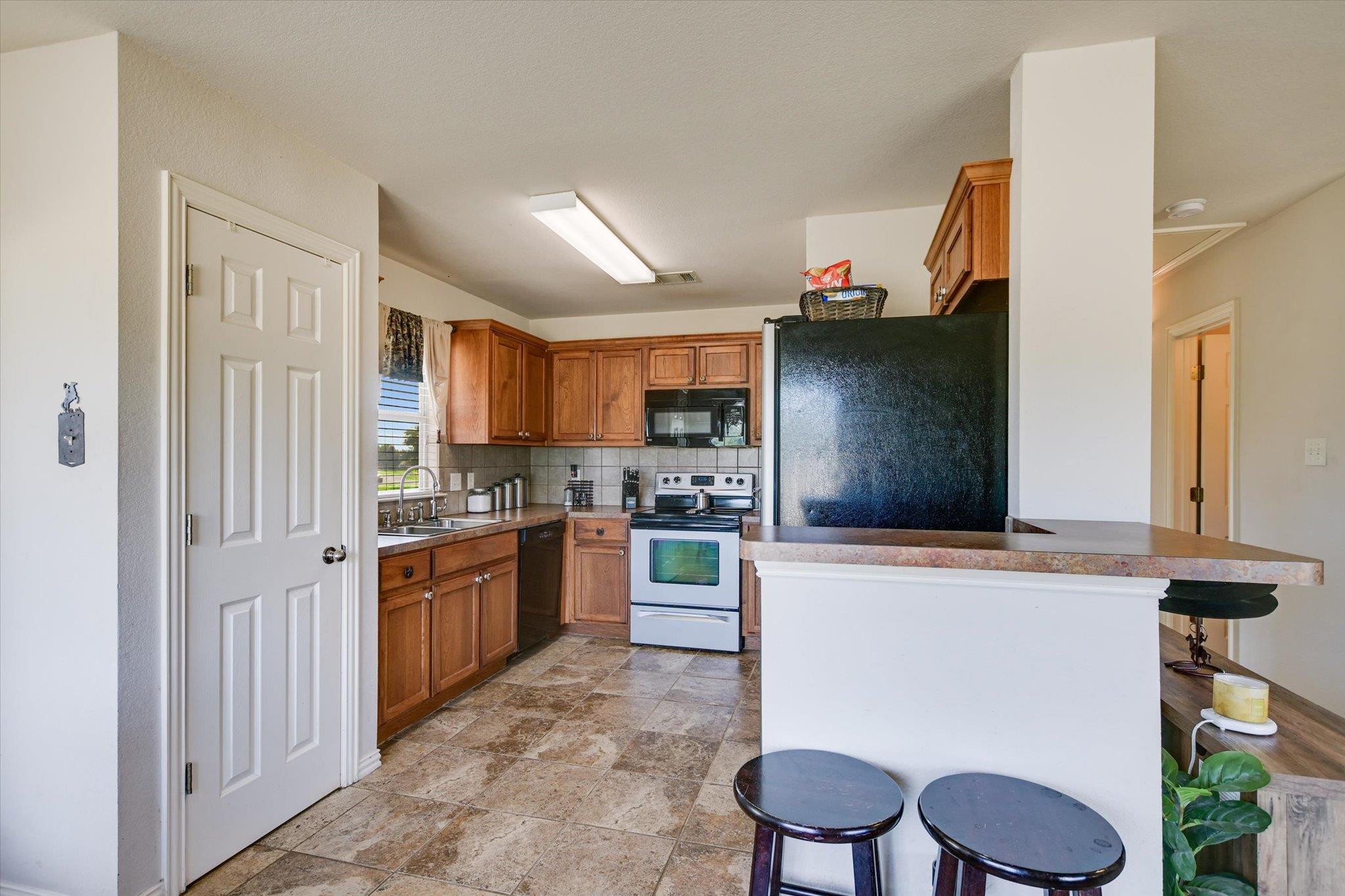 172 Round Up Dr, Liberty Hill, TX 78642