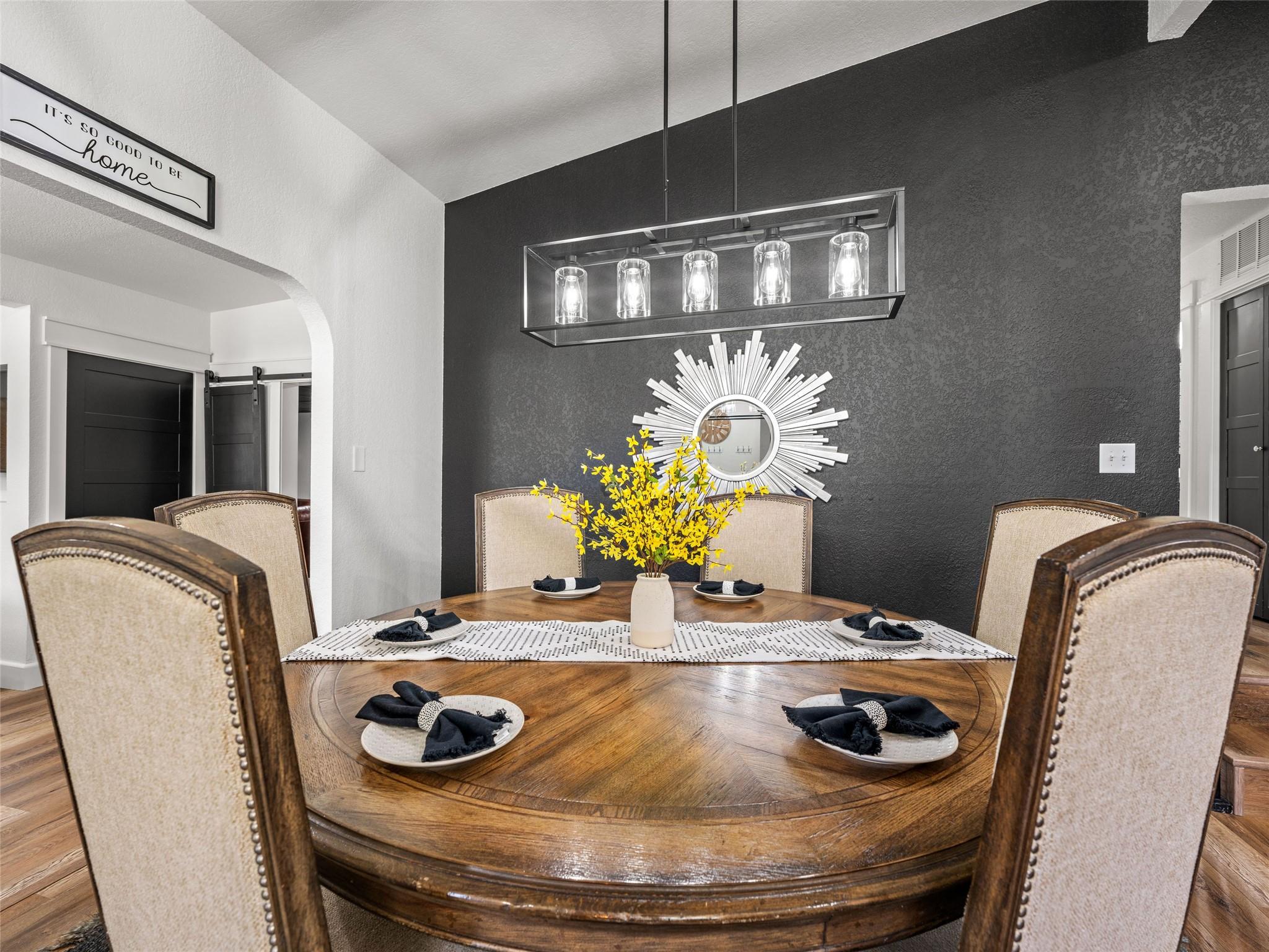 907 W Travis St, Fredericksburg, TX 78624