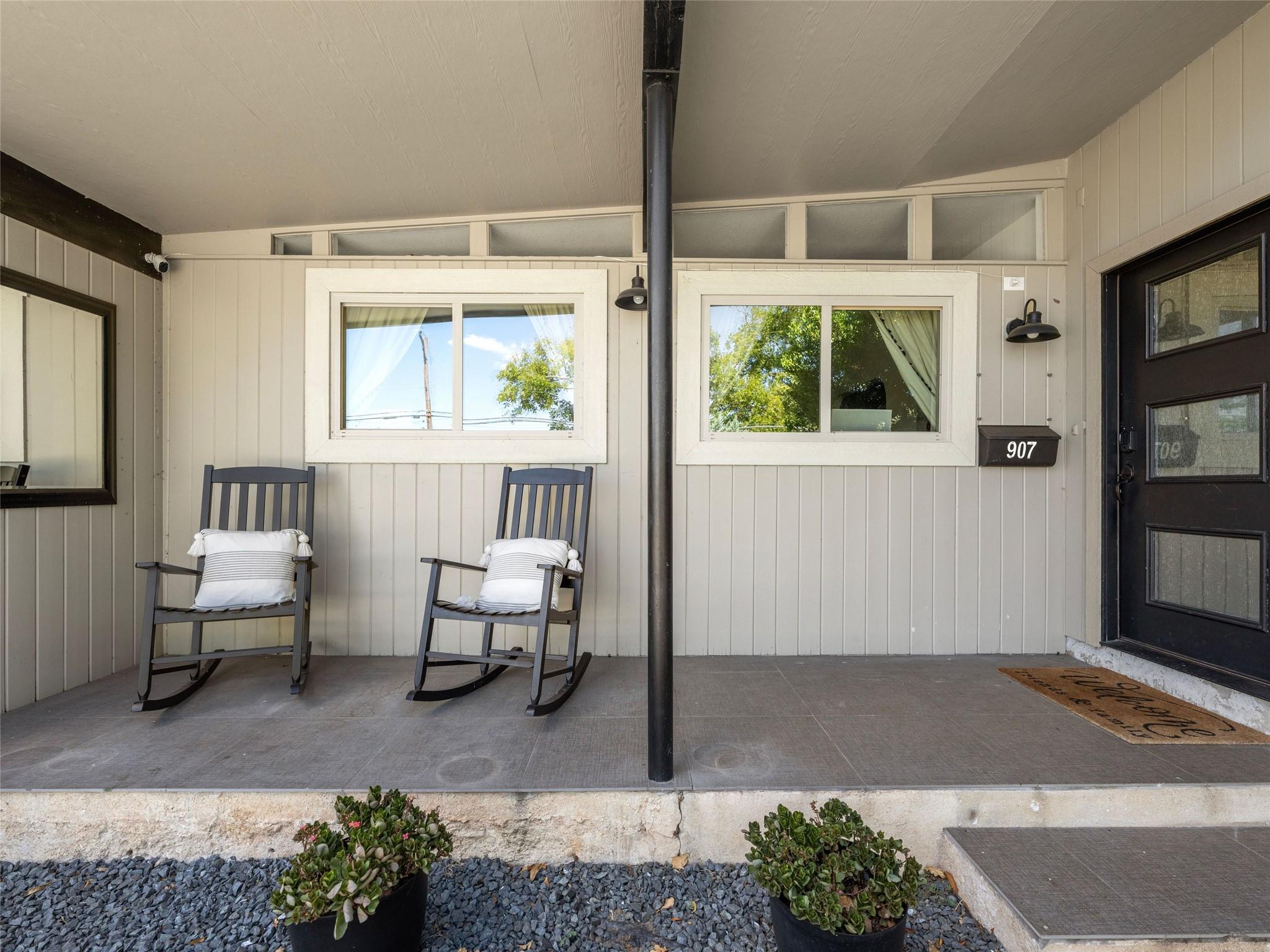 907 W Travis St, Fredericksburg, TX 78624