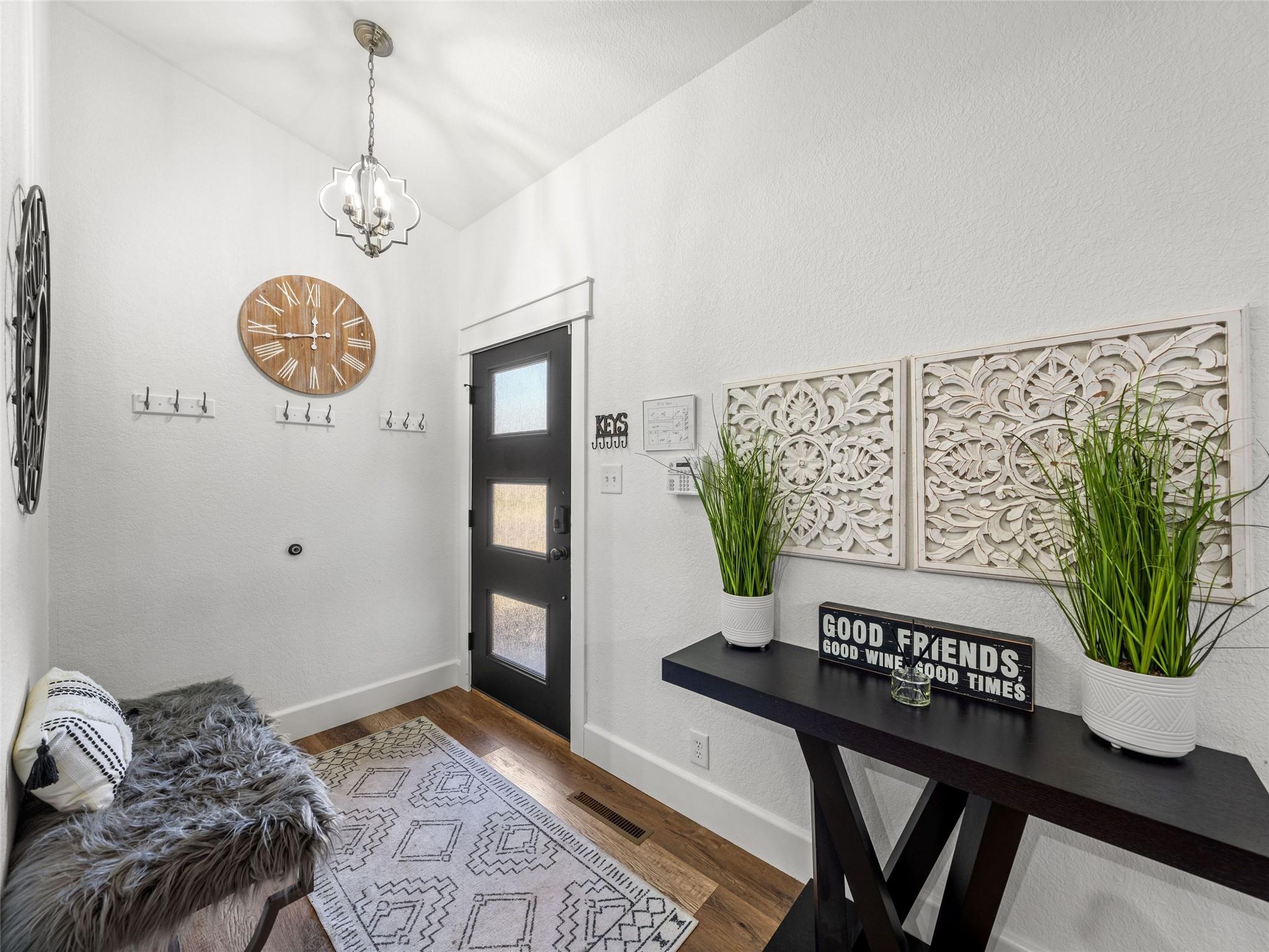 907 W Travis St, Fredericksburg, TX 78624