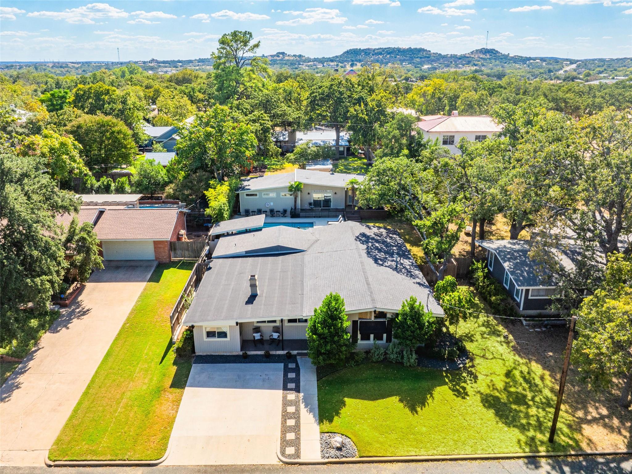 907 W Travis St, Fredericksburg, TX 78624