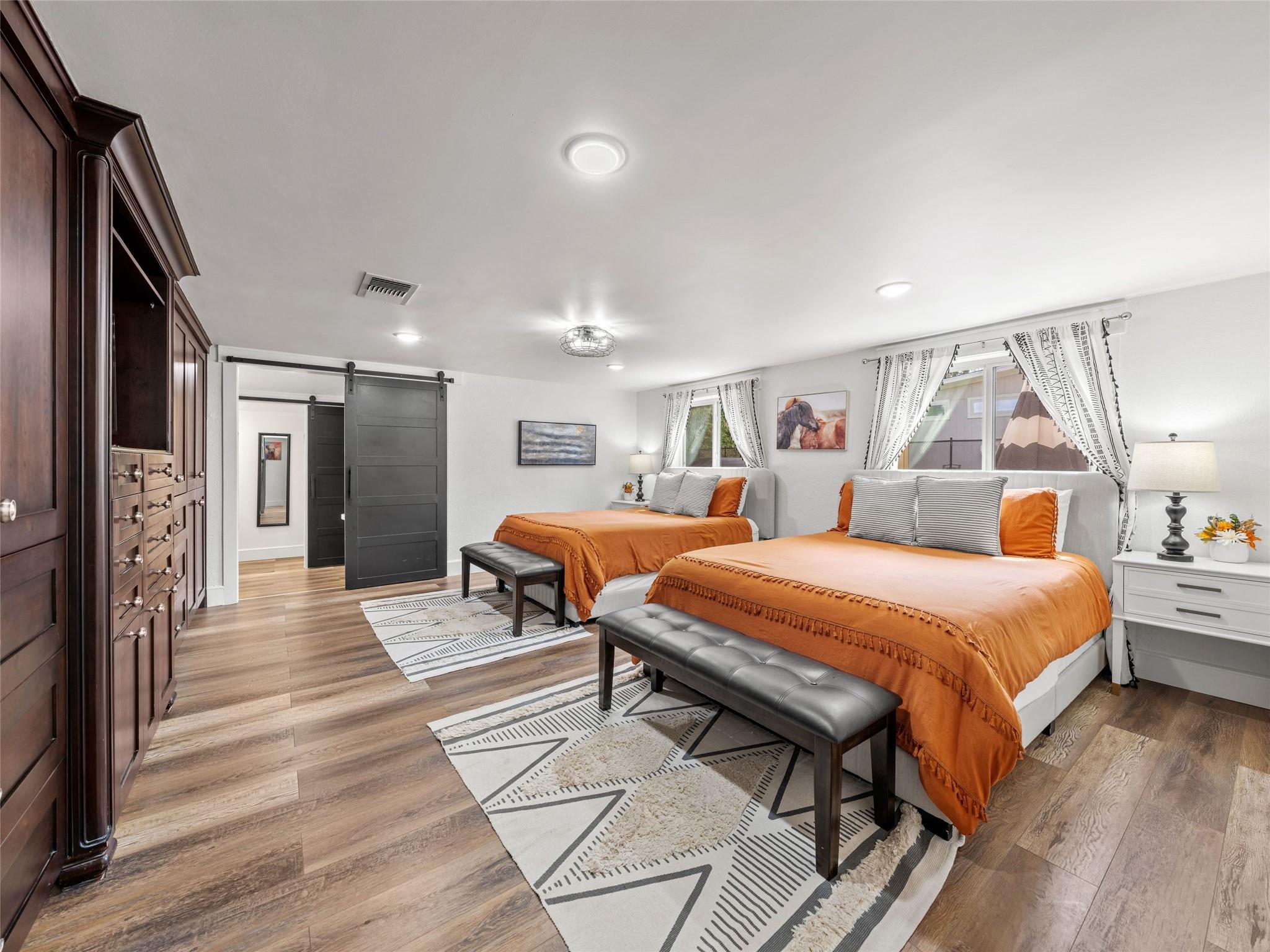 907 W Travis St, Fredericksburg, TX 78624