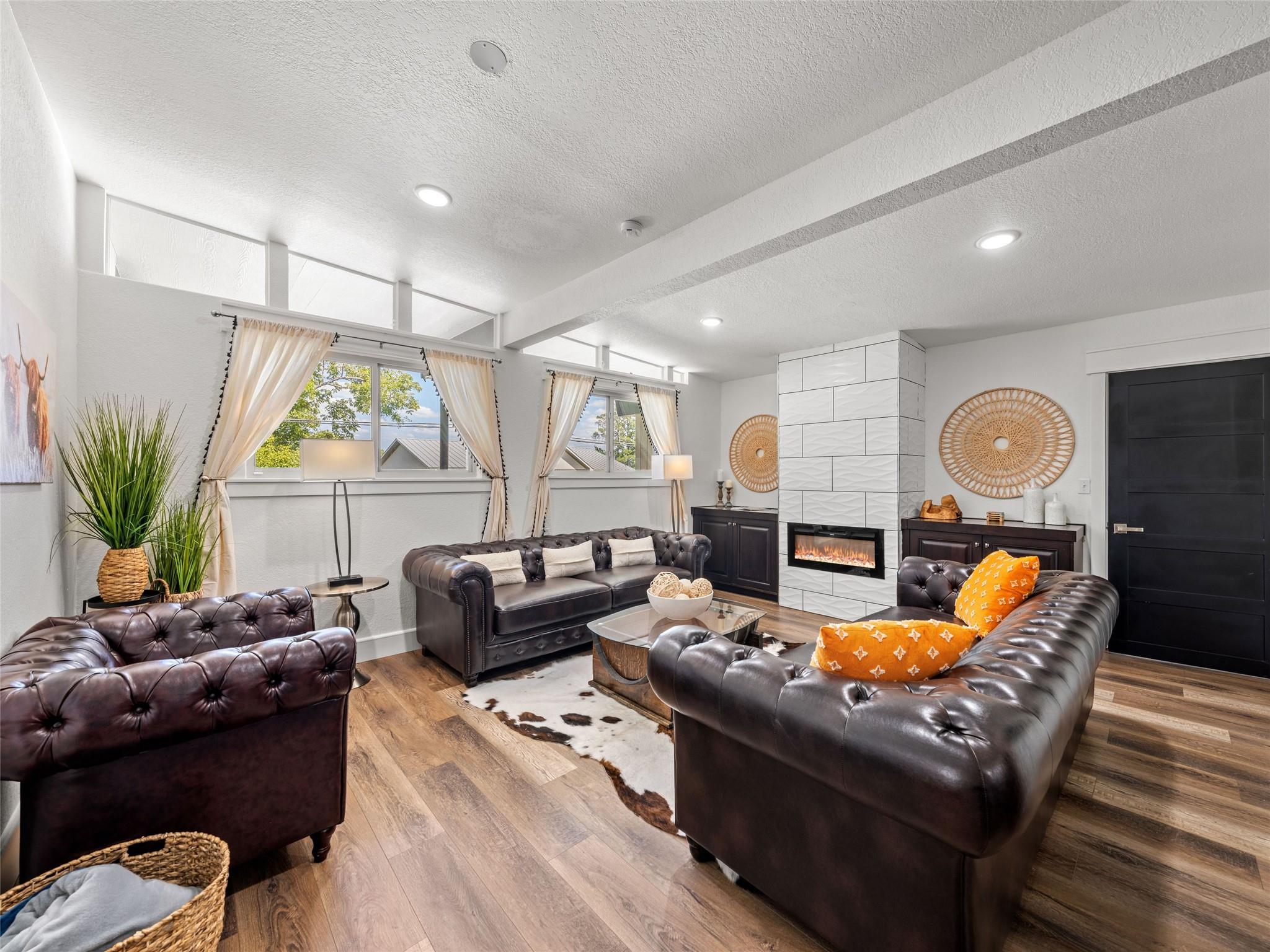 907 W Travis St, Fredericksburg, TX 78624