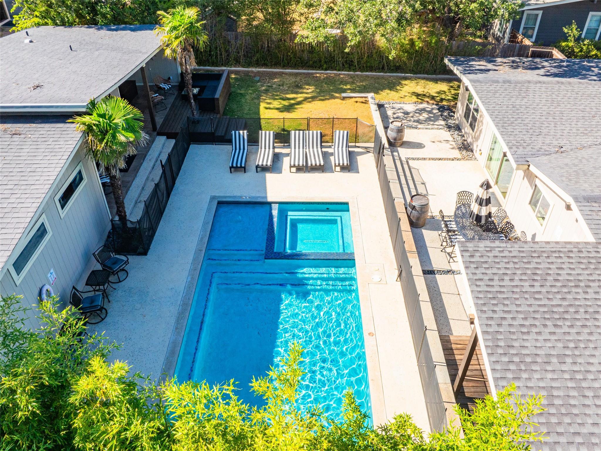 907 W Travis St, Fredericksburg, TX 78624