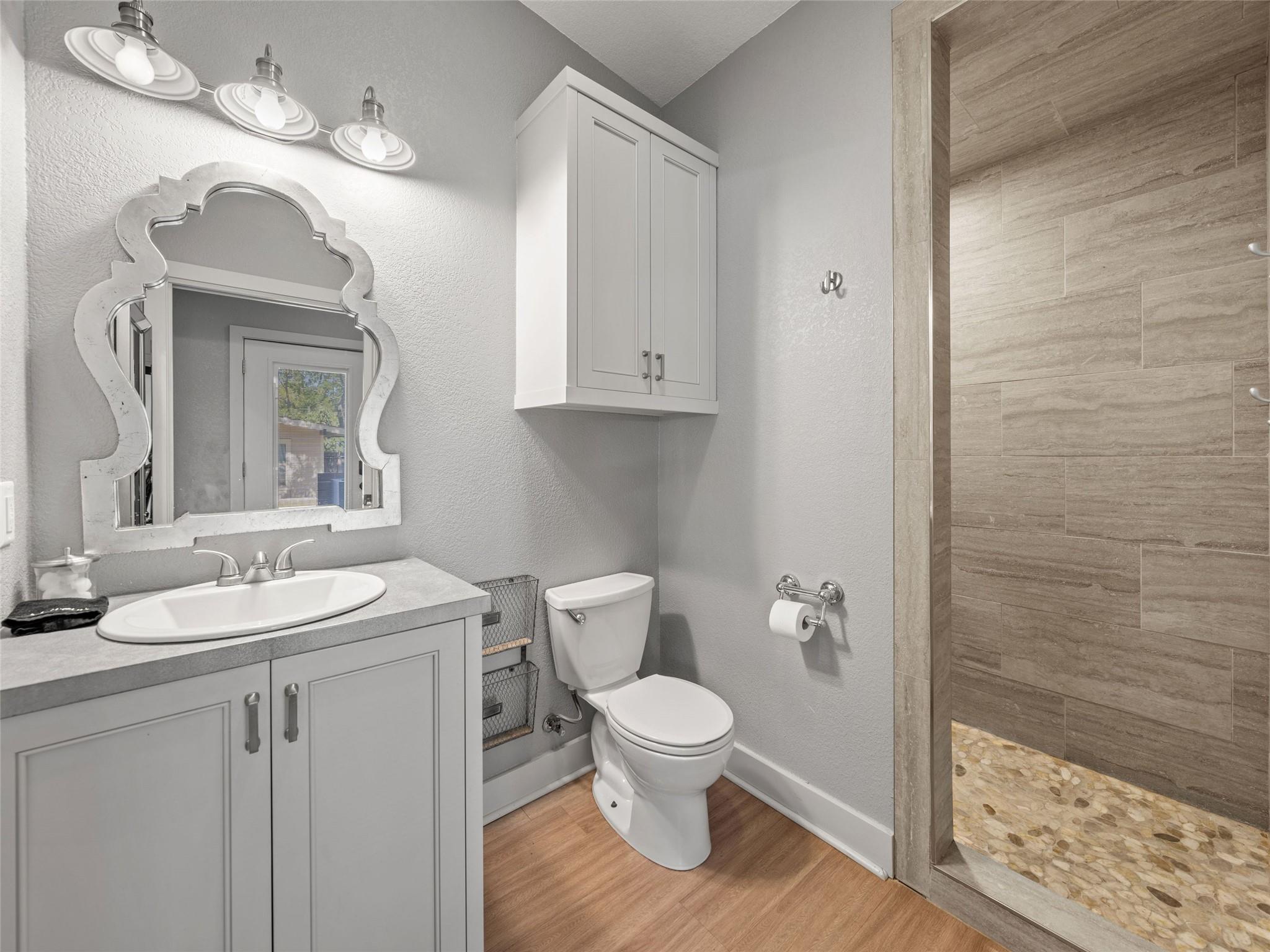 907 W Travis St, Fredericksburg, TX 78624