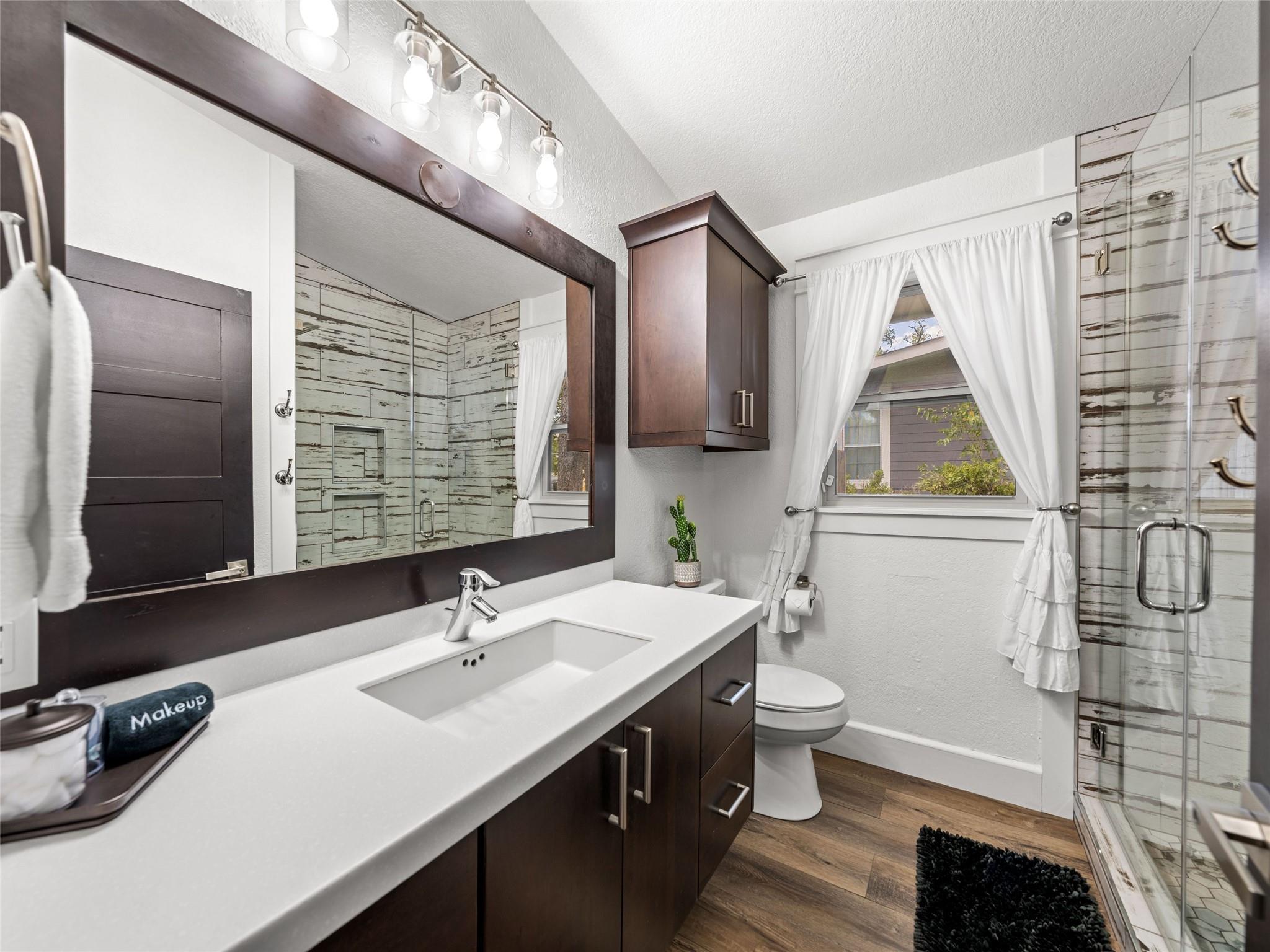 907 W Travis St, Fredericksburg, TX 78624