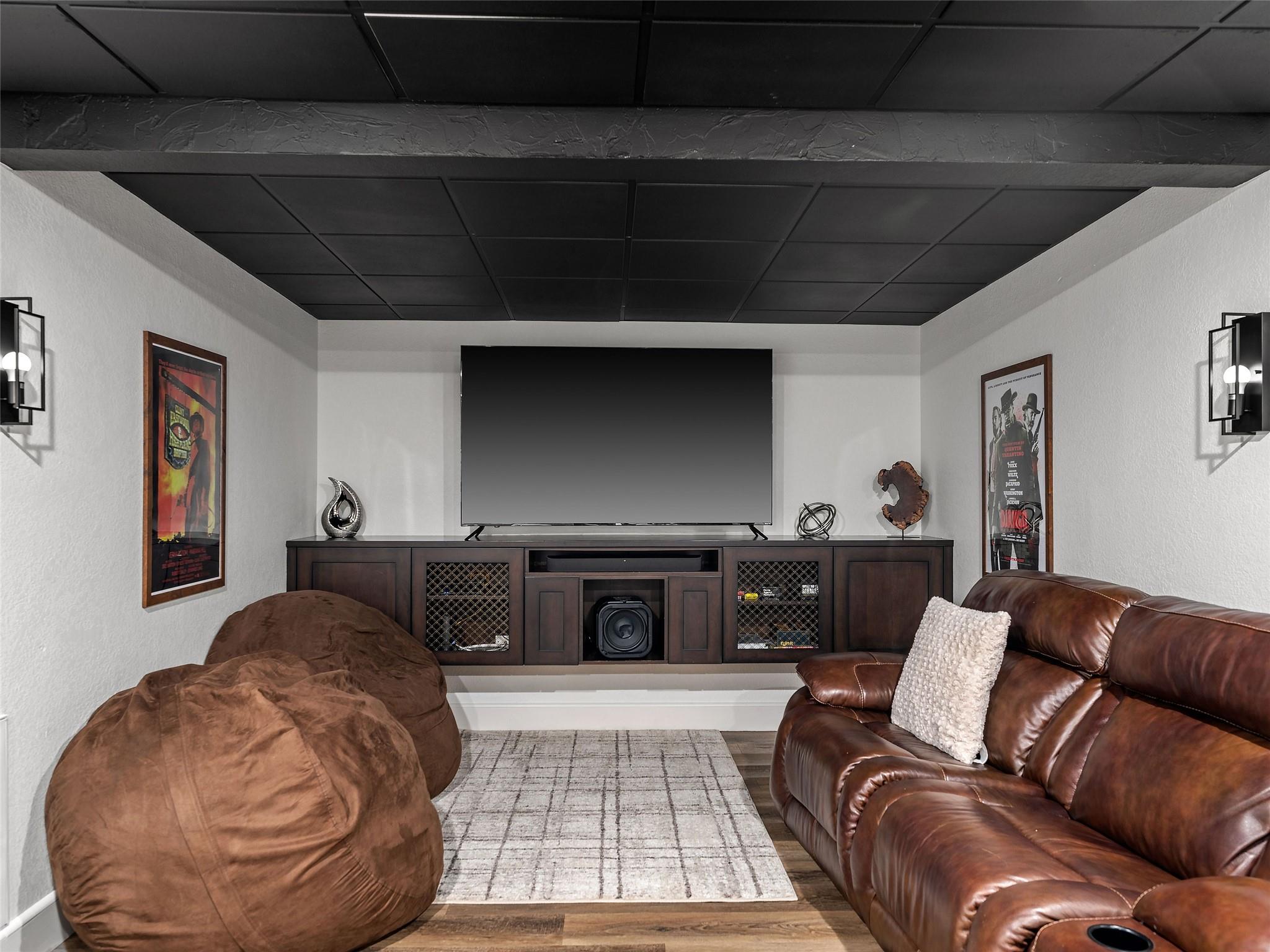 907 W Travis St, Fredericksburg, TX 78624