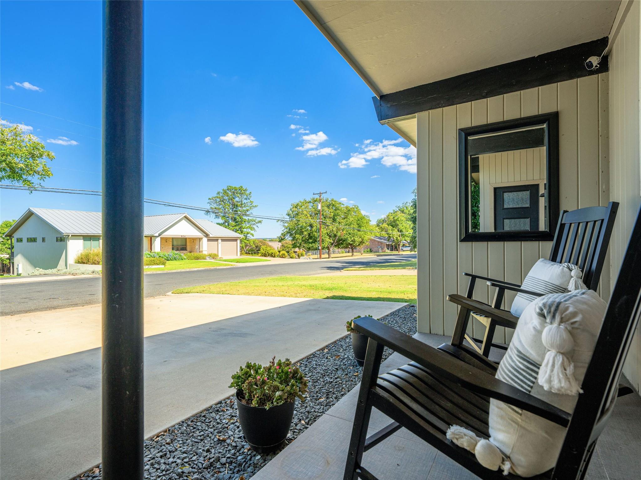 907 W Travis St, Fredericksburg, TX 78624