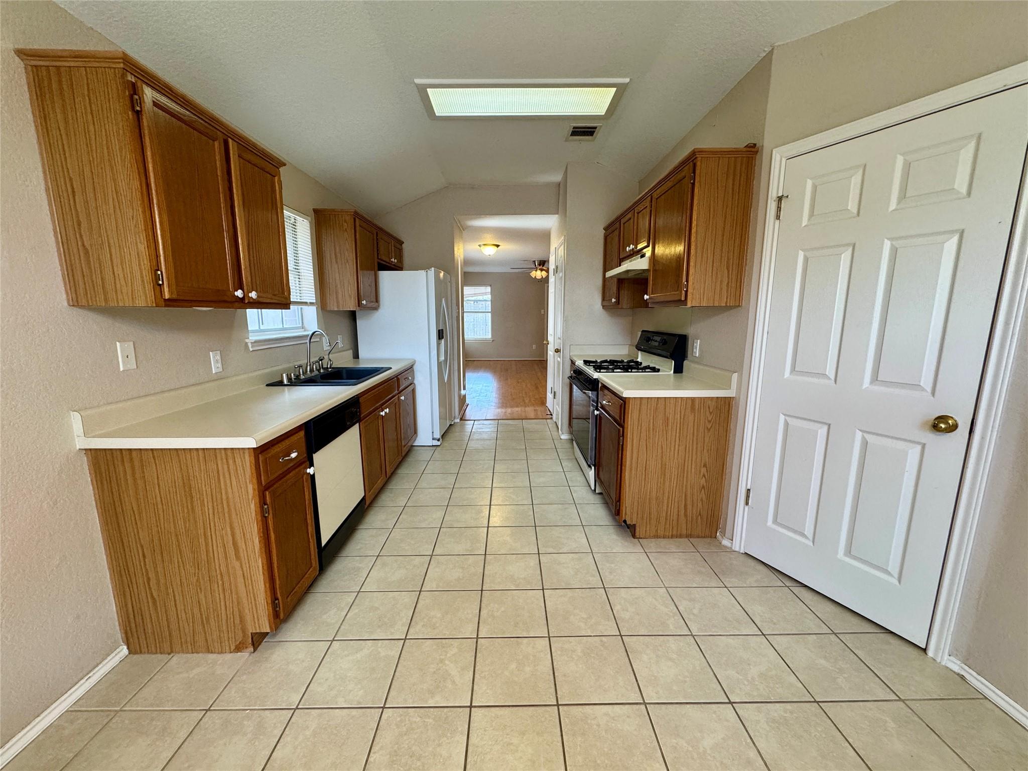 1000 Horseman Cv, Round Rock, TX 78665