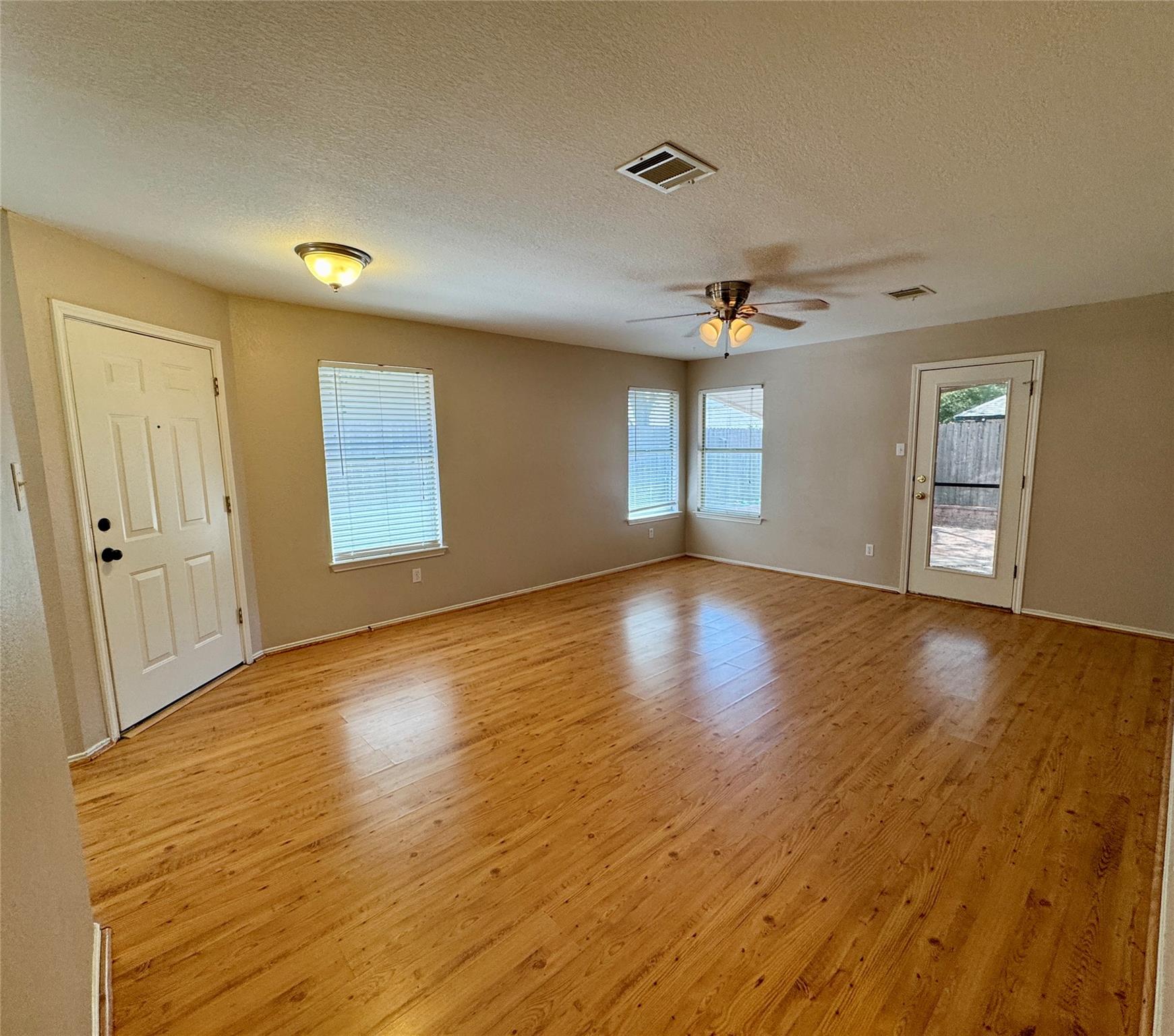 1000 Horseman Cv, Round Rock, TX 78665