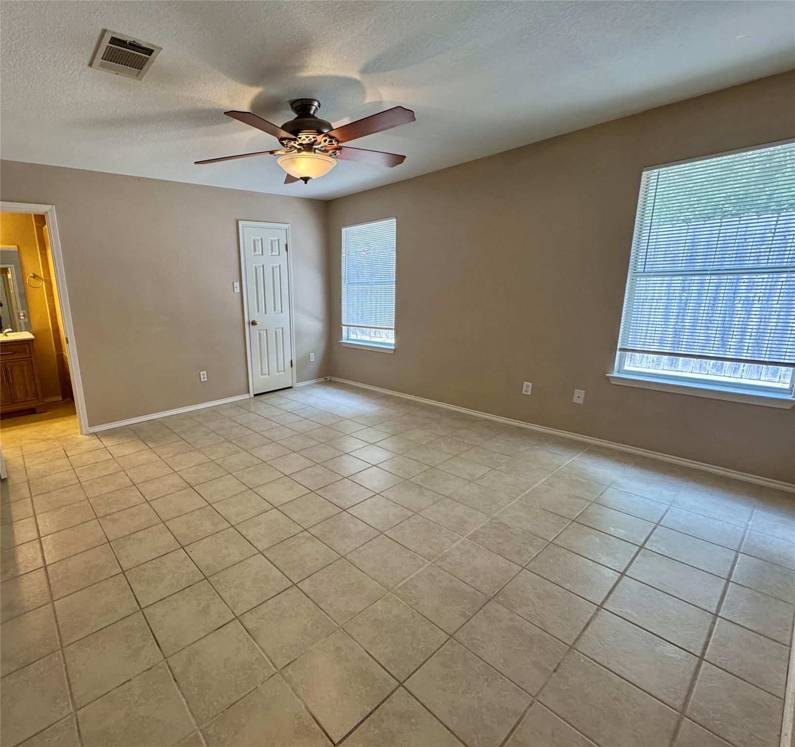 1000 Horseman Cv, Round Rock, TX 78665