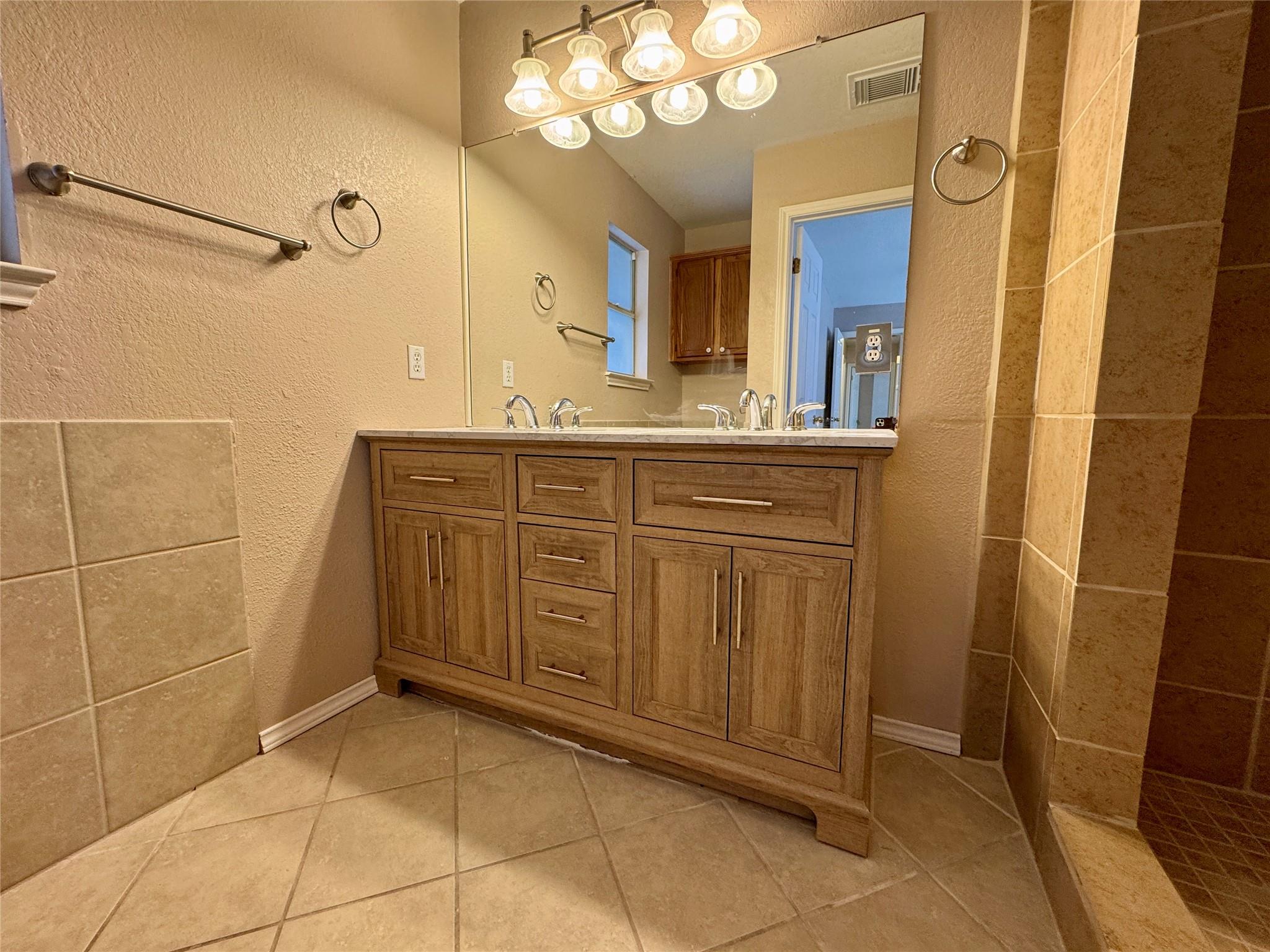 1000 Horseman Cv, Round Rock, TX 78665