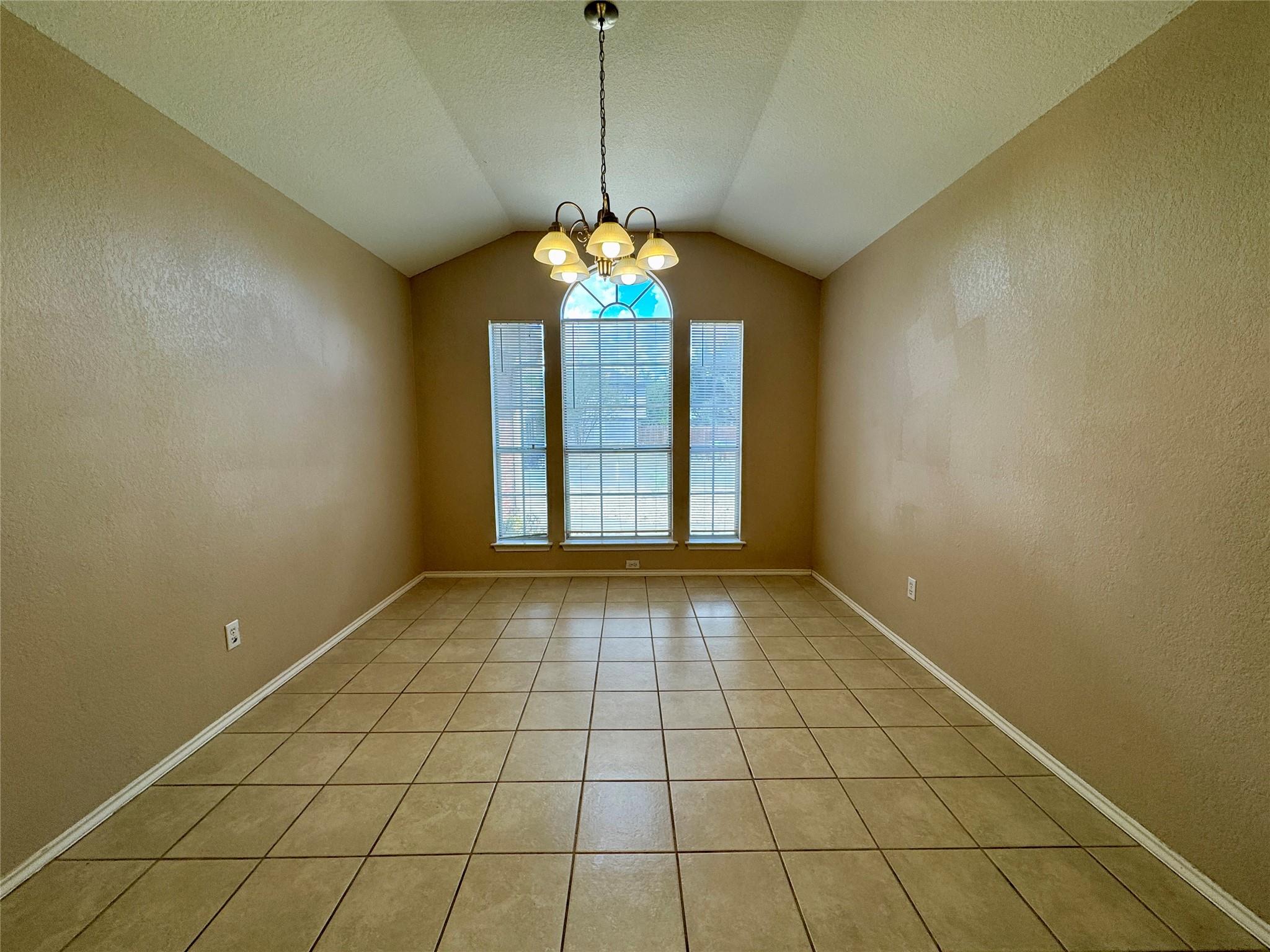 1000 Horseman Cv, Round Rock, TX 78665