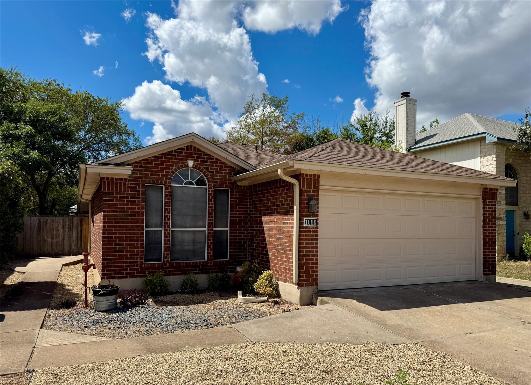 1000 Horseman Cv, Round Rock, TX 78665