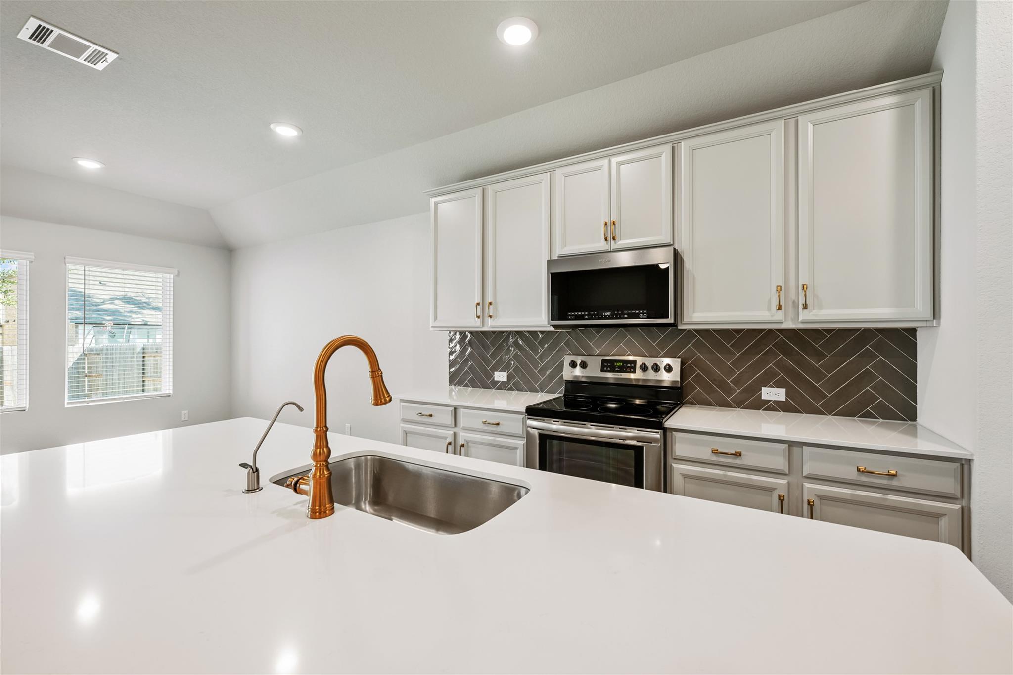 208 Golden Gate Ln, Kyle, TX 78640