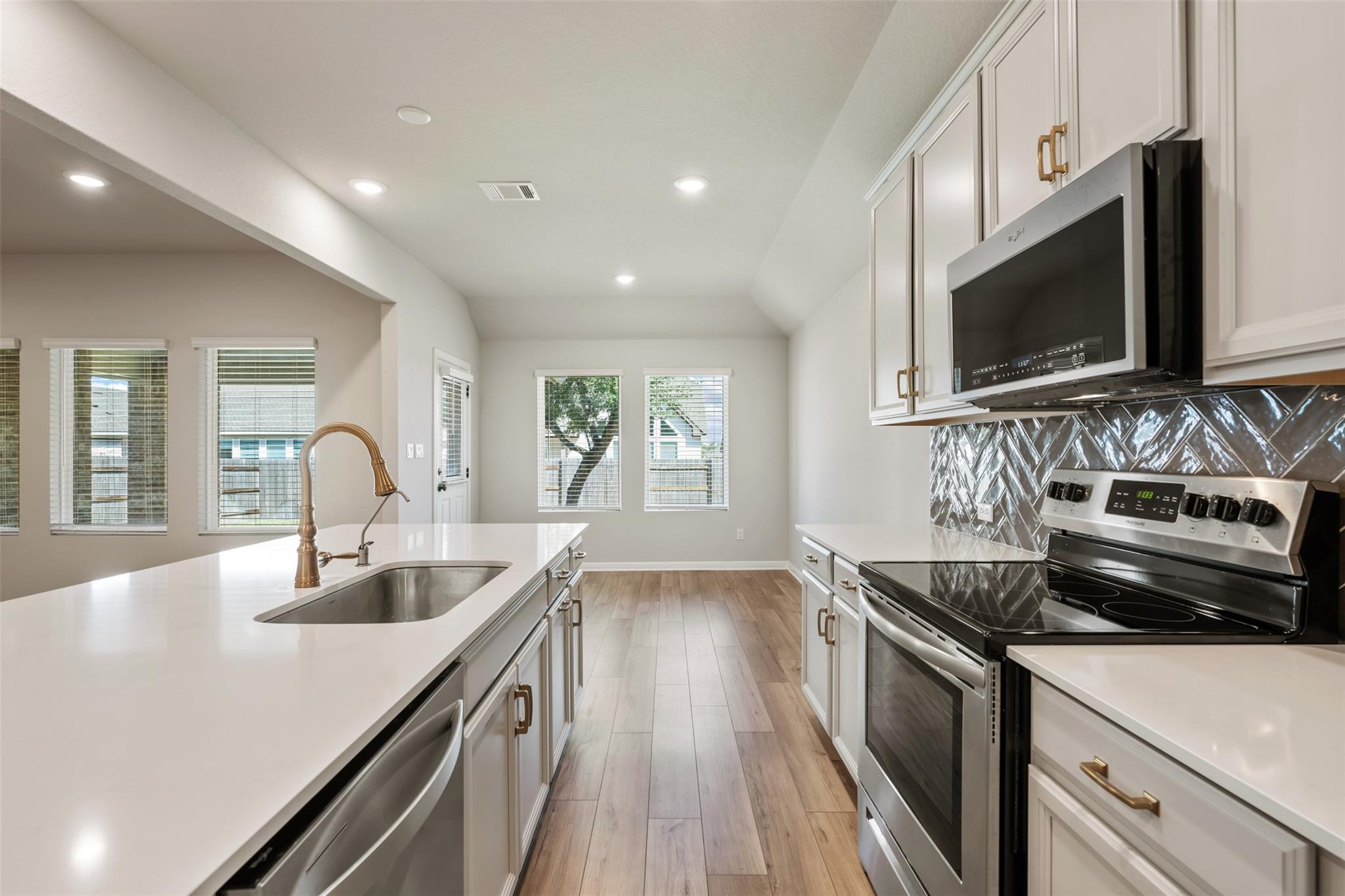 208 Golden Gate Ln, Kyle, TX 78640