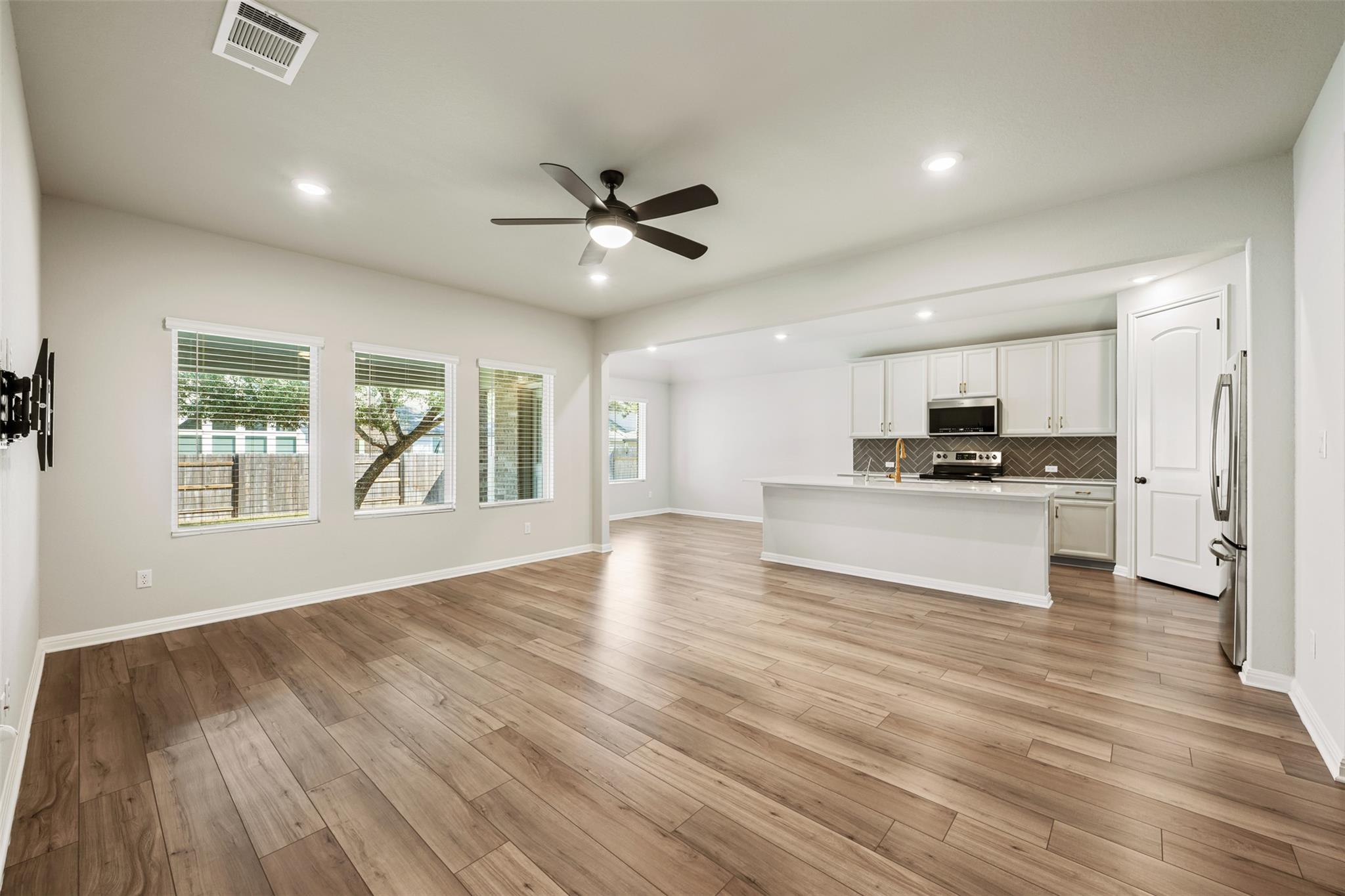 208 Golden Gate Ln, Kyle, TX 78640