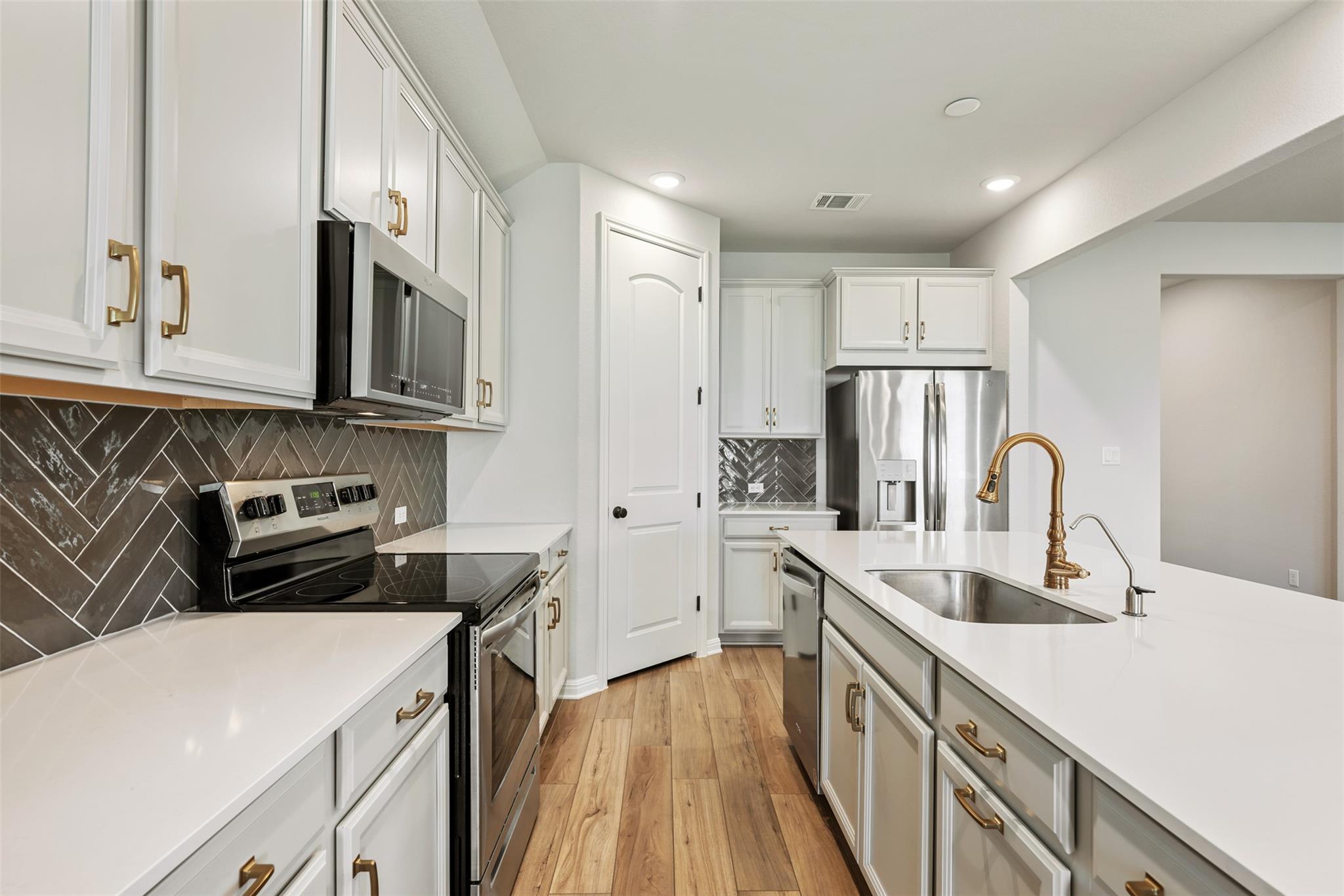 208 Golden Gate Ln, Kyle, TX 78640