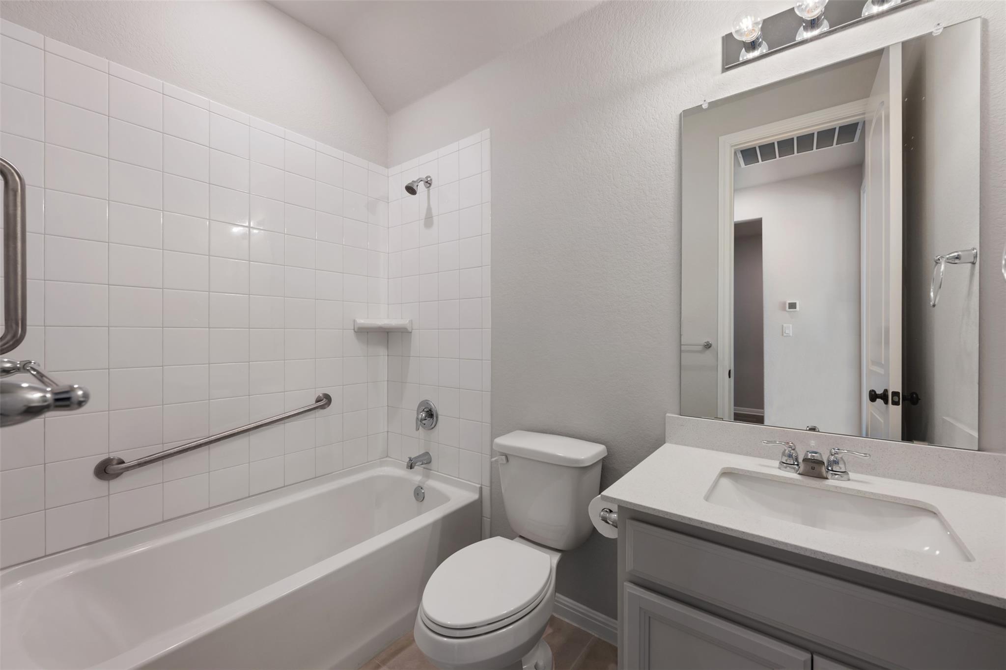 208 Golden Gate Ln, Kyle, TX 78640