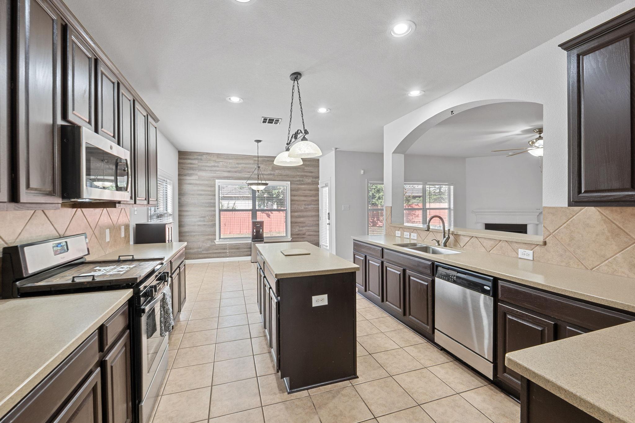 2415 Elkhorn Ranch Rd, Leander, TX 78641