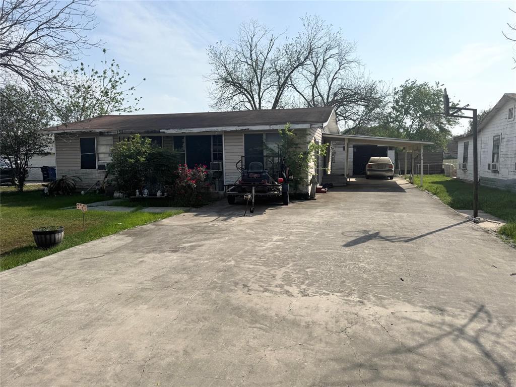 137 N Kowald Ln, New Braunfels, TX 78130