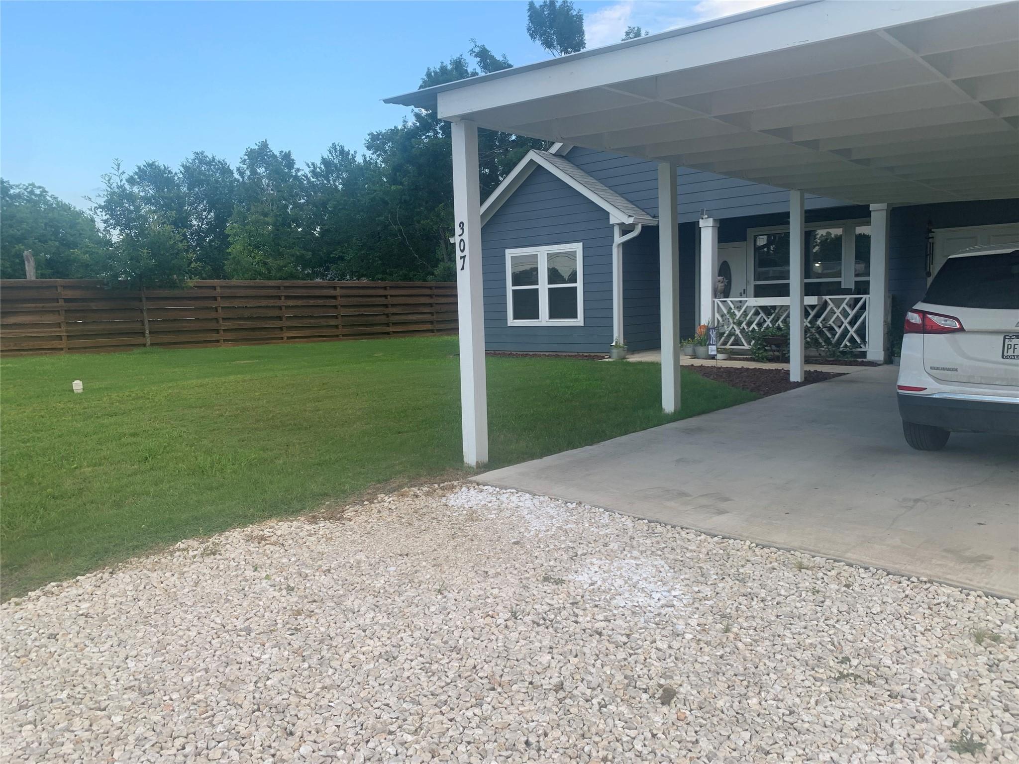 307 W Front Street St SW, Thorndale, TX 76577