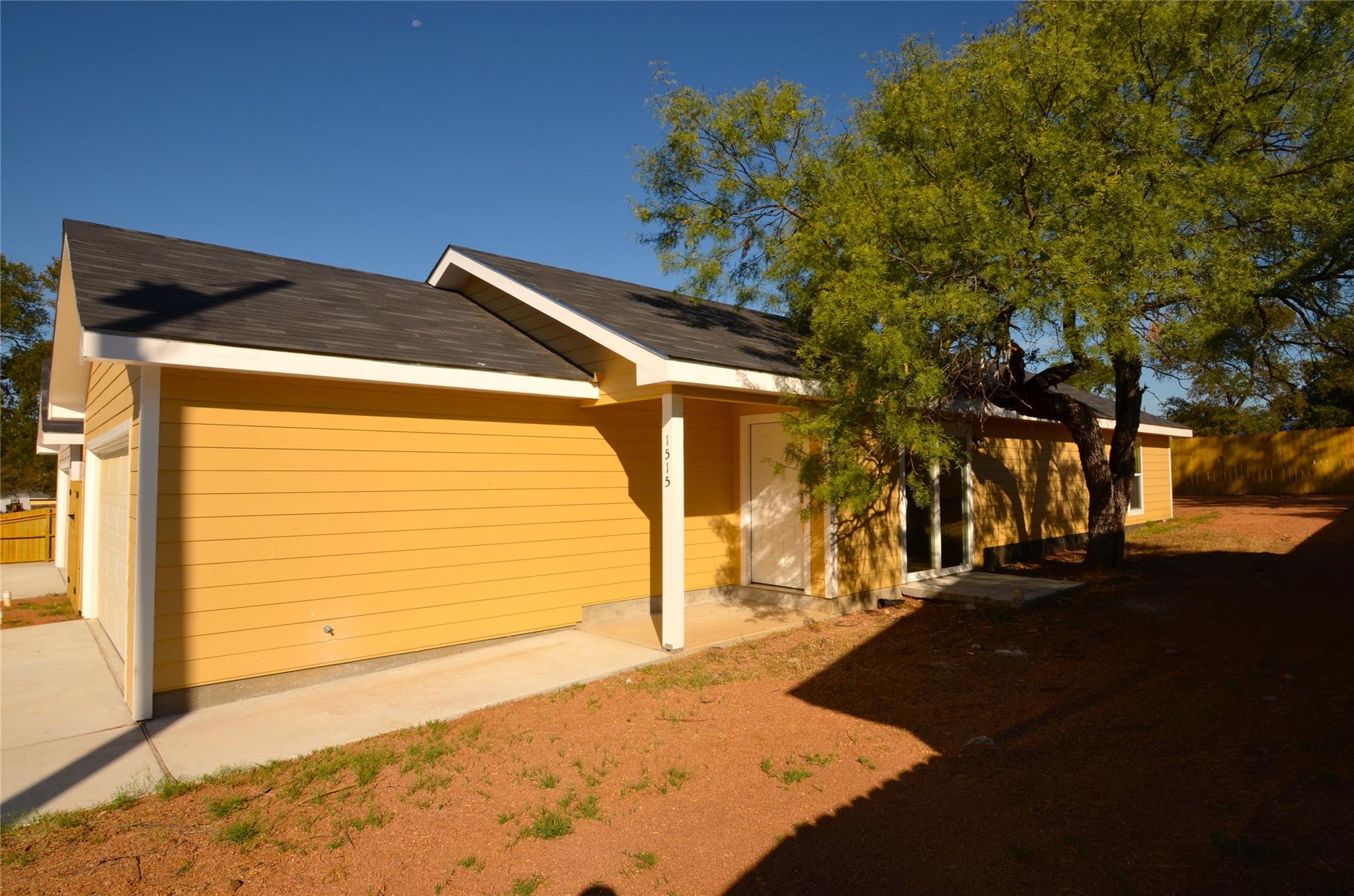 1515 Navajo Trl, Kingsland, TX 78639