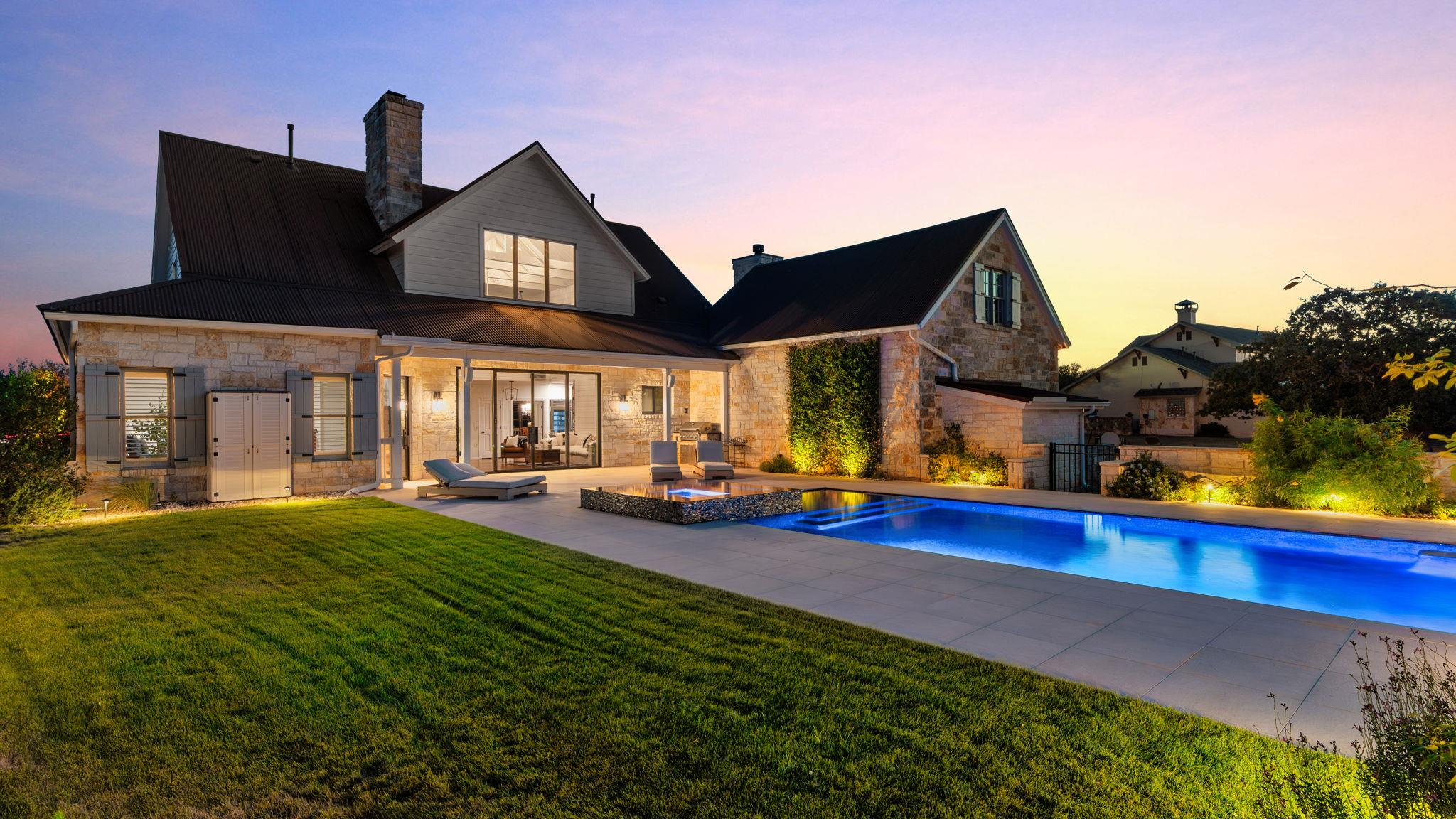 148 Trailmaster Cir, Driftwood, TX 78619