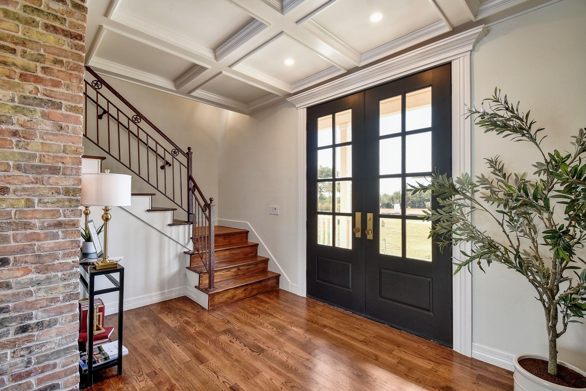 148 Trailmaster Cir, Driftwood, TX 78619